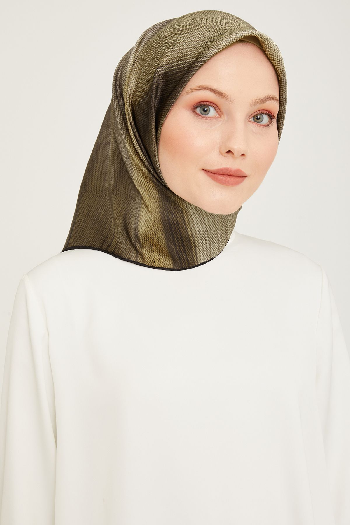 Armine Nostalji Serisi Twill İpek Eşarp 9017D-03 KAHVE