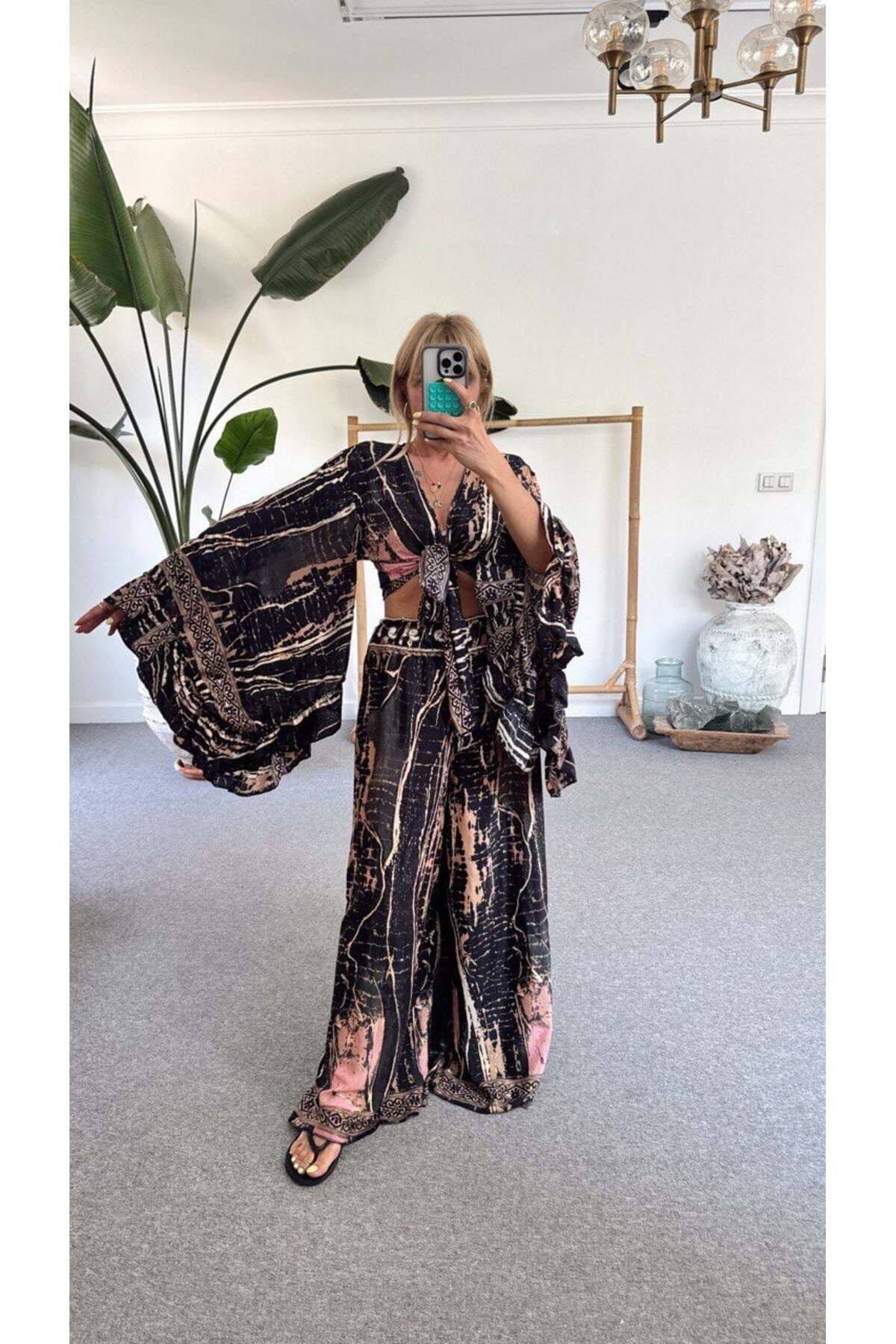 TERRA ROSSA BOUTIQUE SİYAH DESENLİ BONCUK İŞLEMELİ İTHAL TAKIM