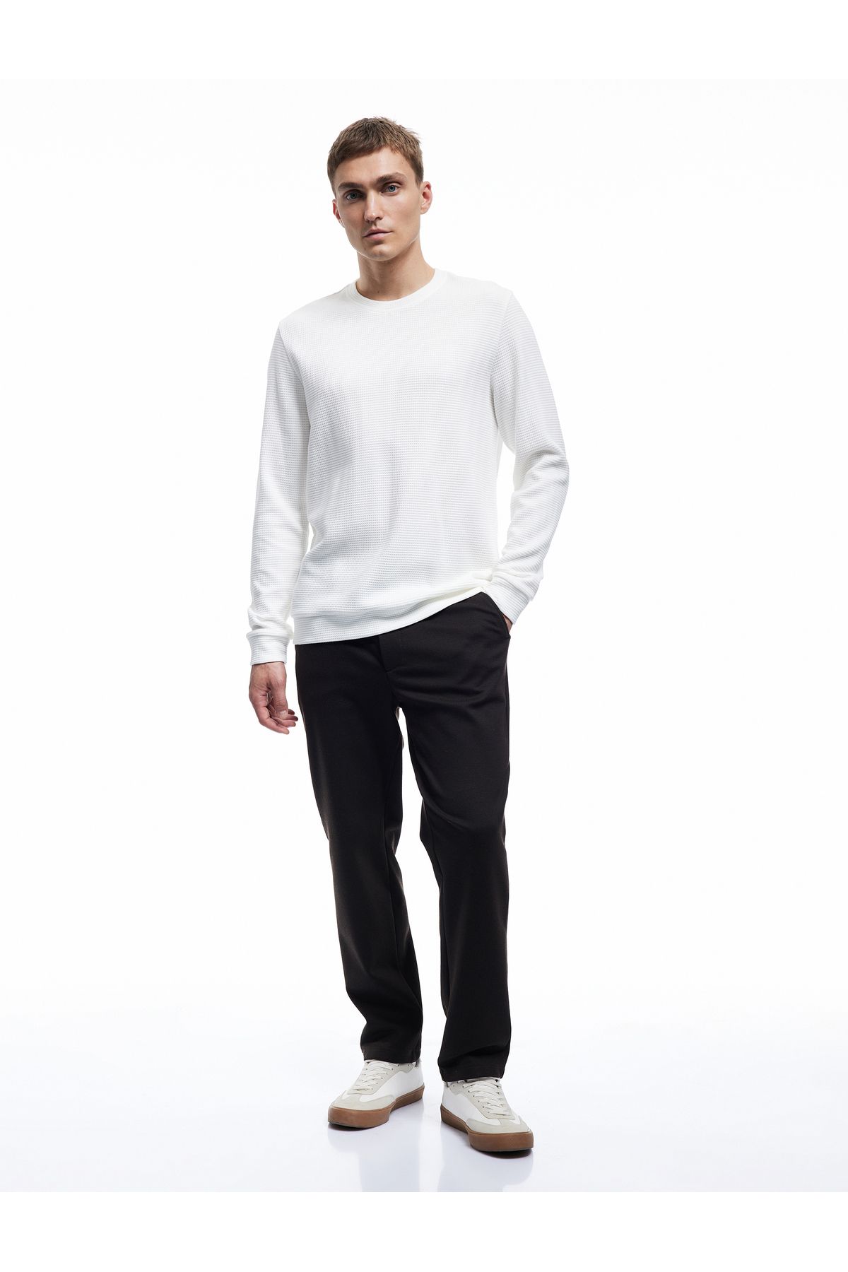 Koton Pamuklu Uzun Kollu Dokulu Basic Bisiklet Yaka Sweatshirt