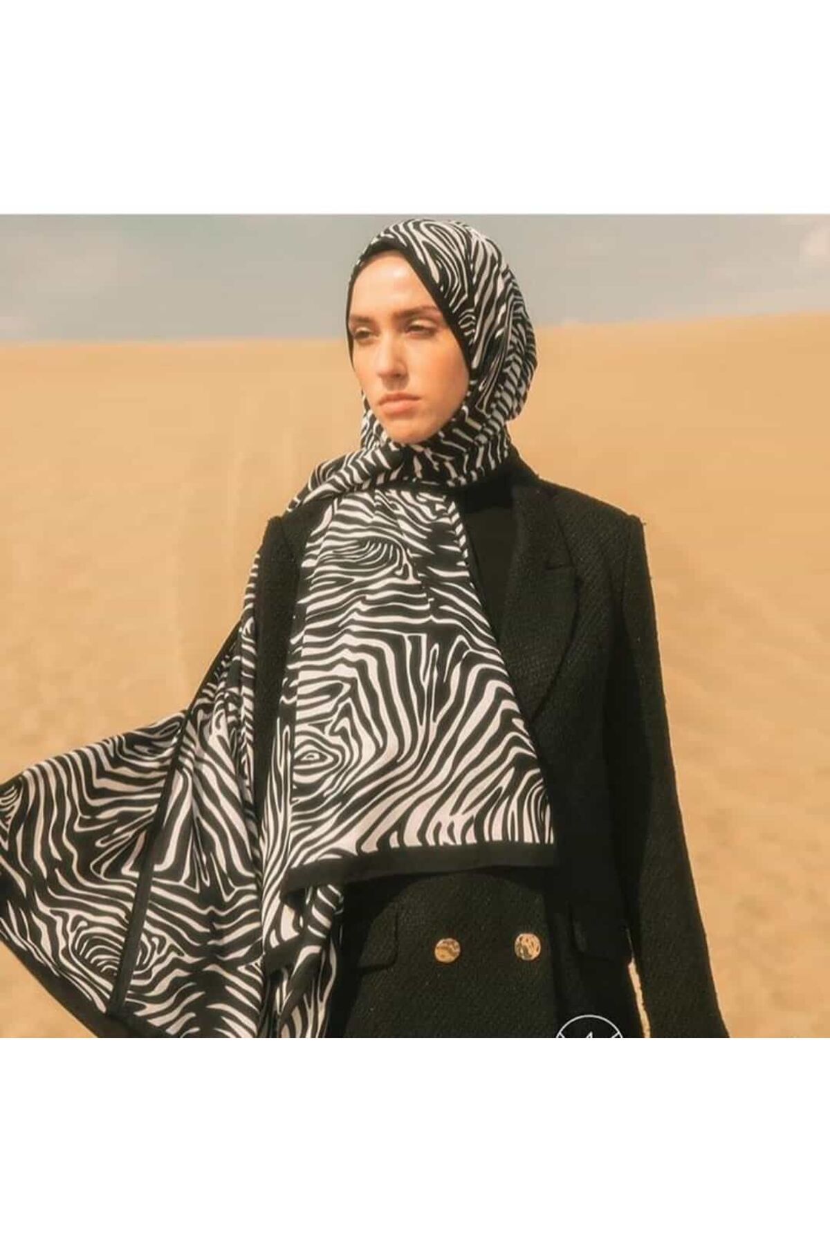 PİRAMİT MK MEDİNE İPEĞİ ŞAL ZEBRA SİYAH BEYAZ