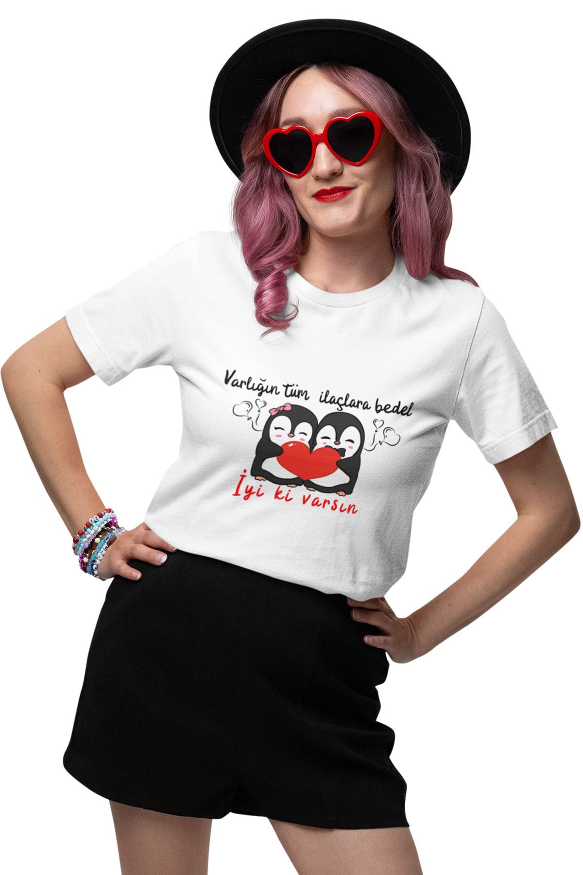 giftkonsept İyi ki Varsın Penguen Baskılı Eş Arkadaş Sevgilite Hediyelik %100 Pamuklu Regular Tişört