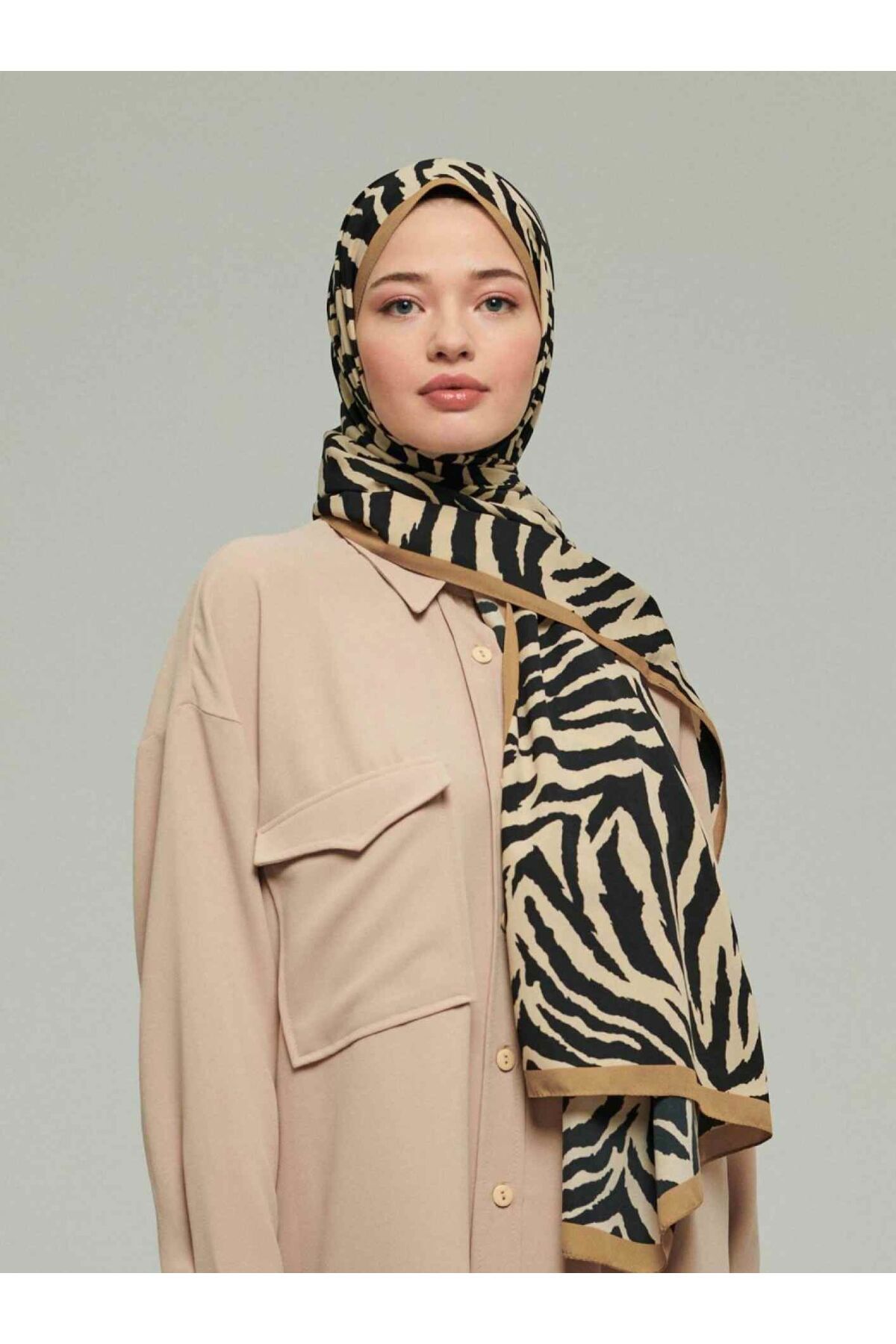 PİRAMİT MK MEDİNE İPEĞİ ŞAL ZEBRA DESEN SİYAH GOLD