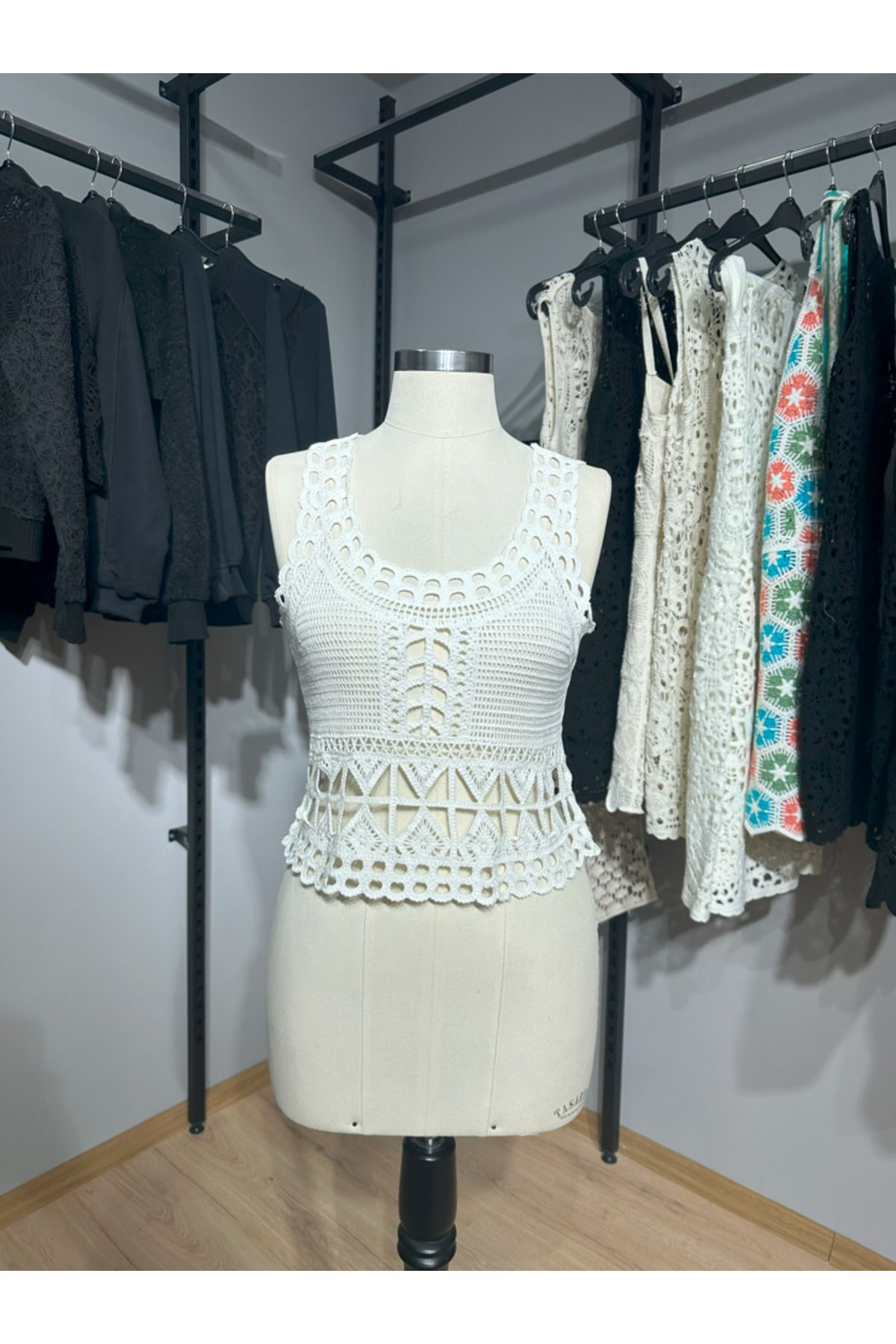 MT CLUB Kadın Tığ İşlemeli Vücuda Oturan Crop Top