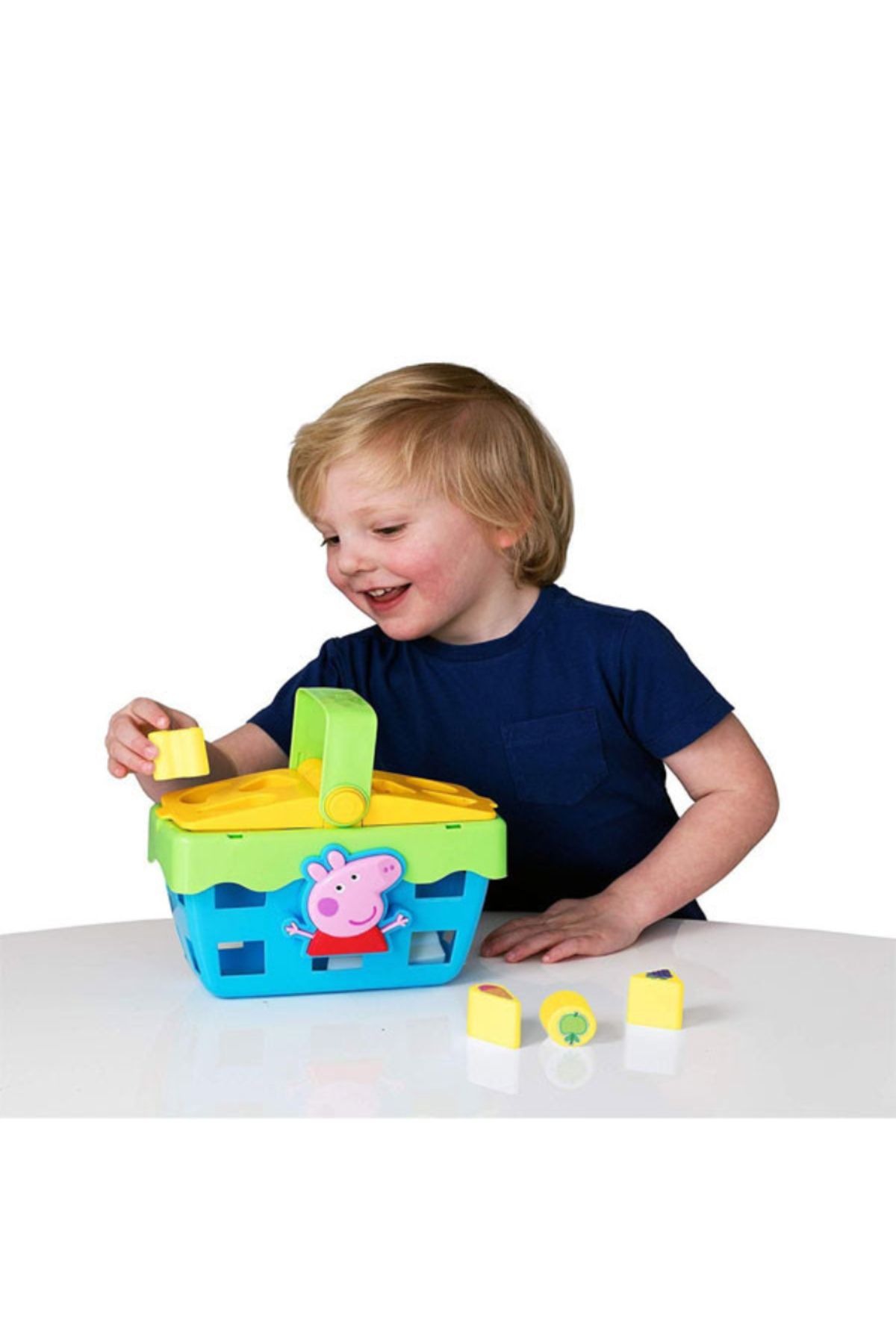 HTI-Peppa Pig picnic basket with shape sorter 2