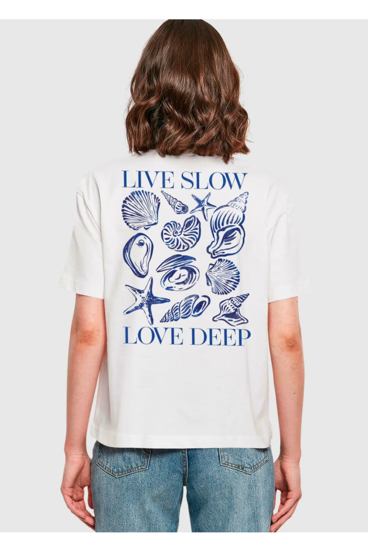 LAYORA Kadın Beyaz Deniz Kabuklu Tişört - LIVE SLOW LOVE DEEP Yazılı Oversize