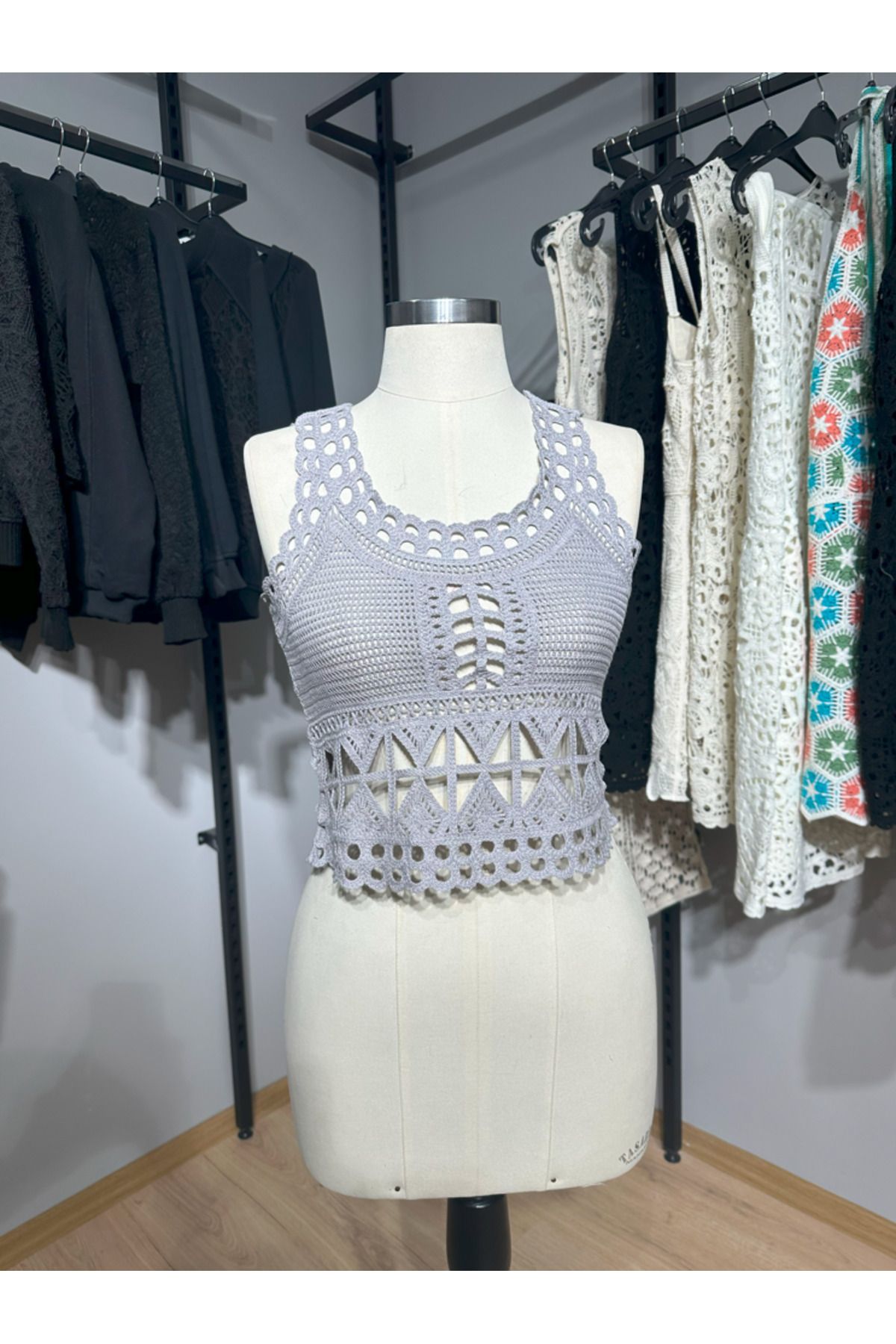 MT CLUB Kadın Tığ İşlemeli Vücuda Oturan Crop Top