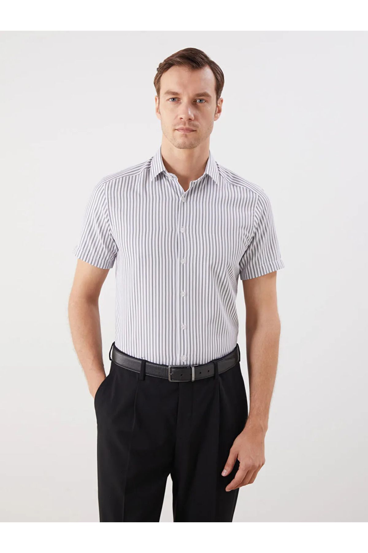 LC Waikiki LCWAIKIKI Formal Antrasit Slim Fit Kısa Kollu Çizgili Erkek Gömlek
