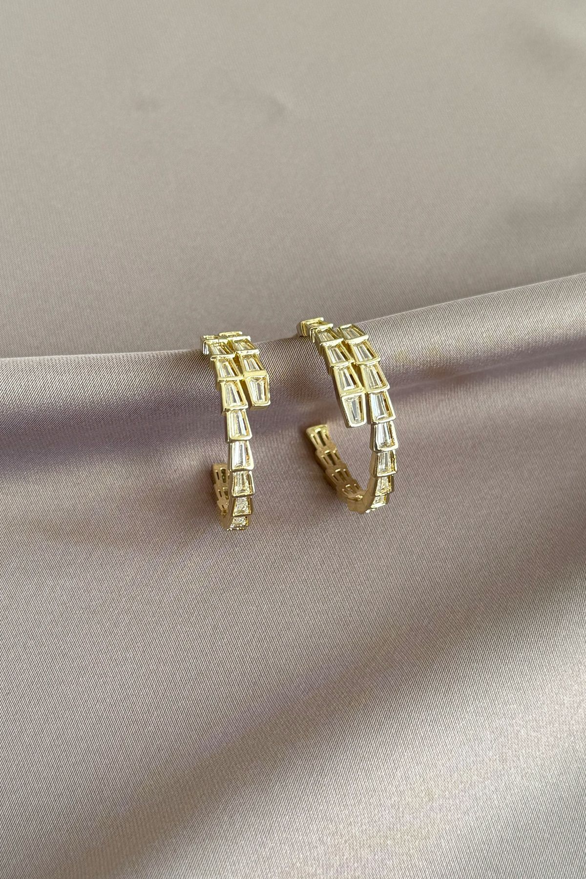 laria jewelry 925 Ayar Gümüş Çivili Taşlı Halka Küpe