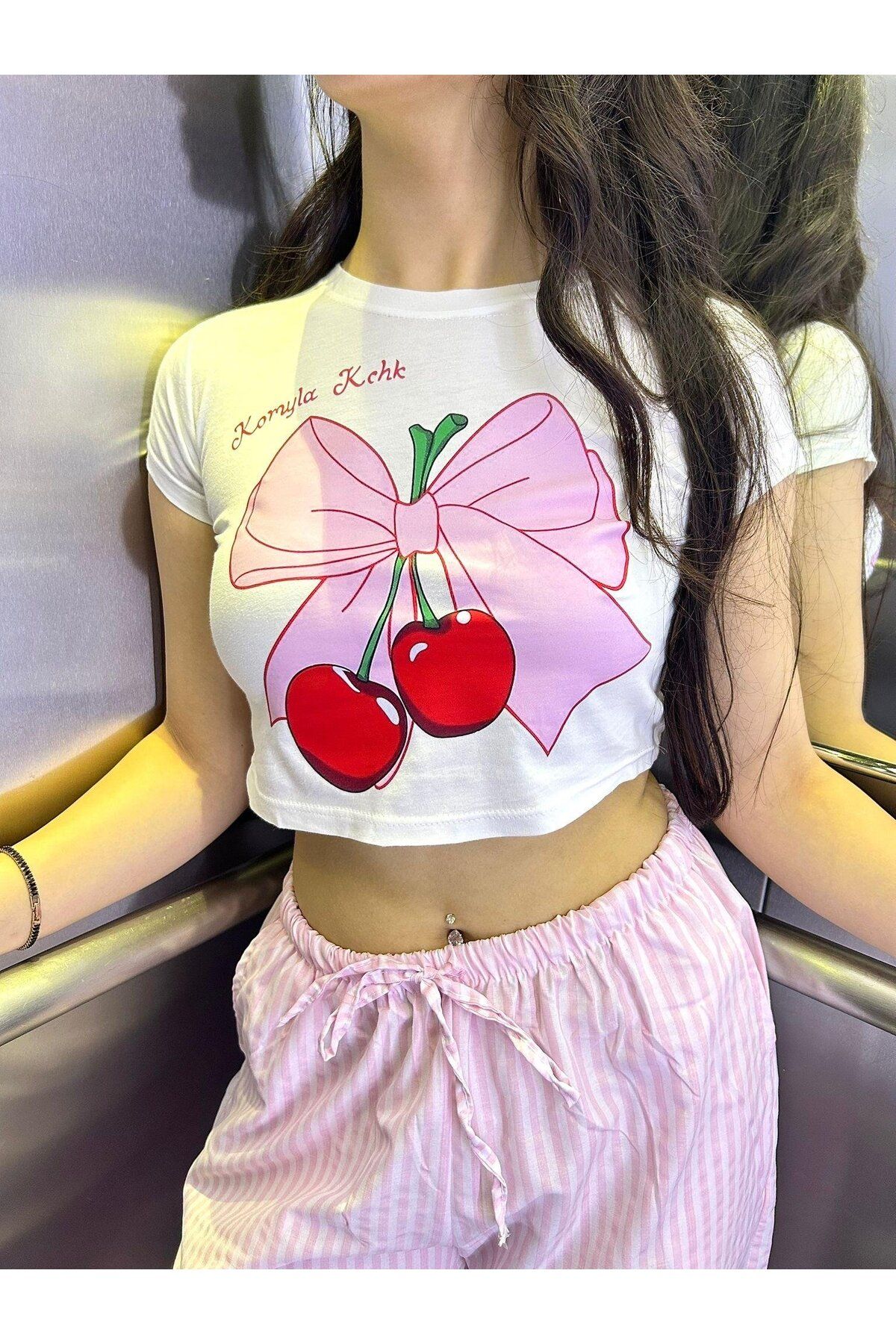 Wisevelya Kiraz ve Pembe Kurdele Baskılı Beyaz Crop