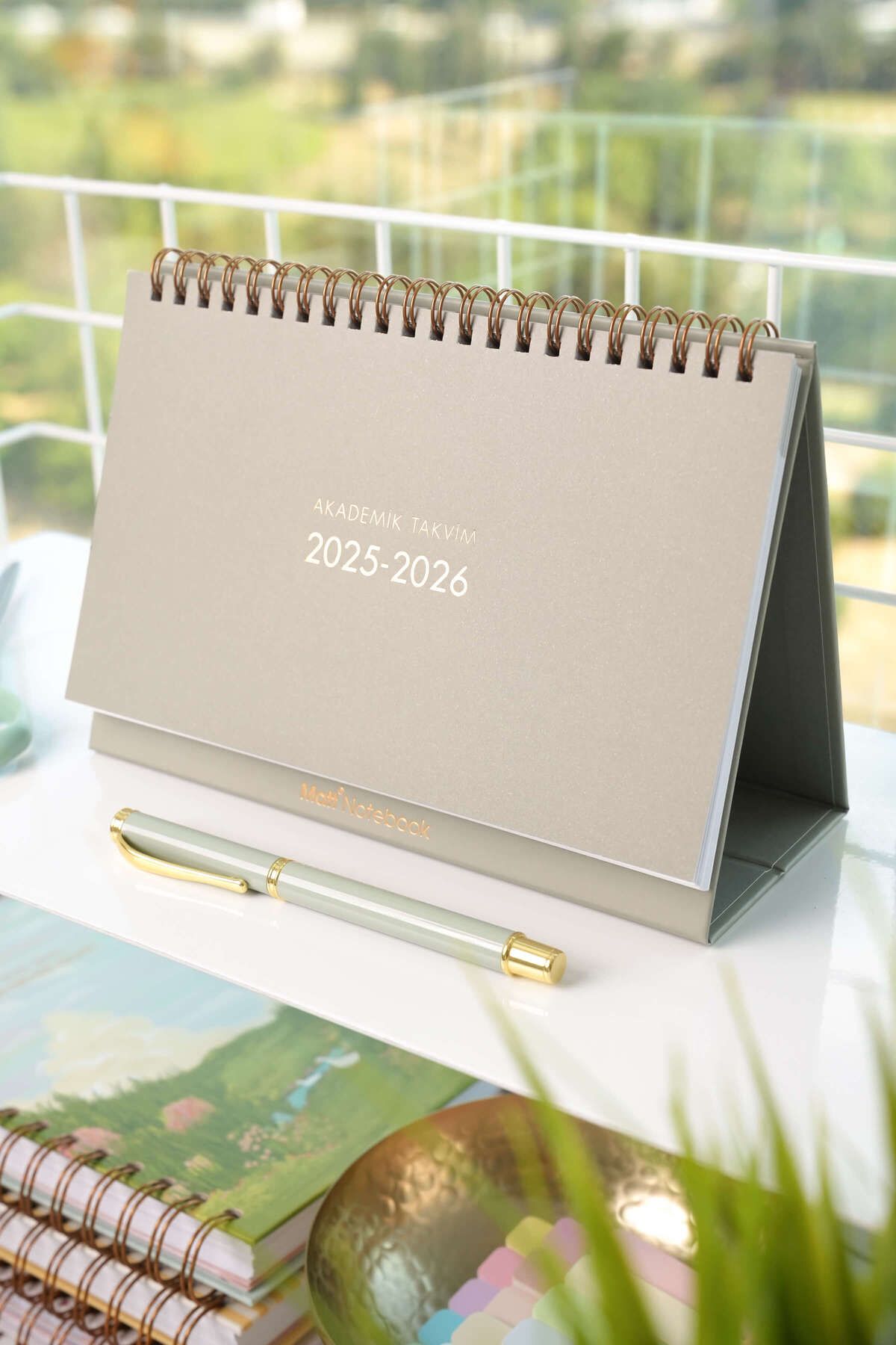 Matt Notebook 2025-2026 16 Aylık Akademik Masaüstü Planlayıcı Takvim Yeşil