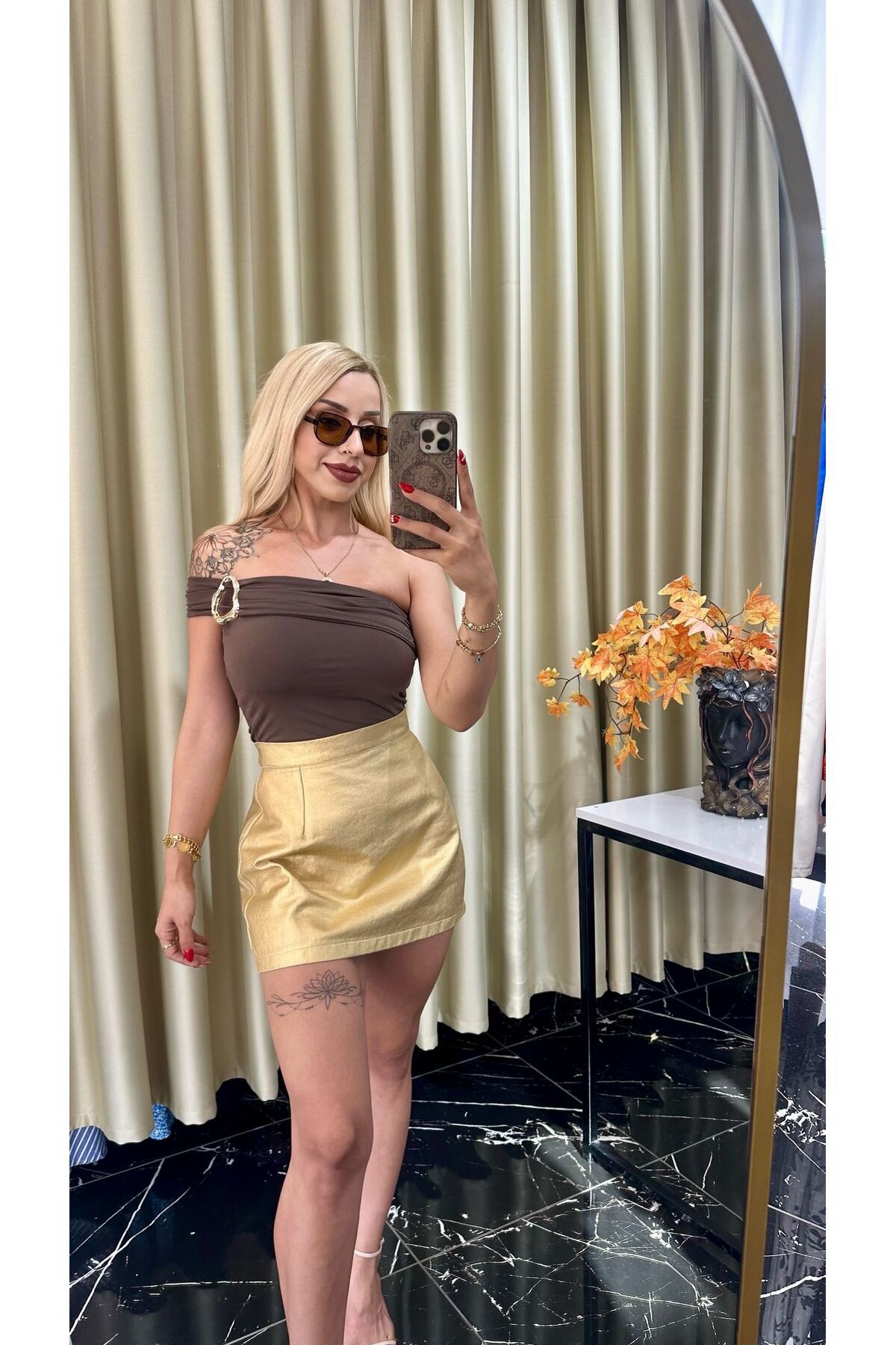Dilara Kavraal Butik Tek Omuz Aksesuarlı Bluz
