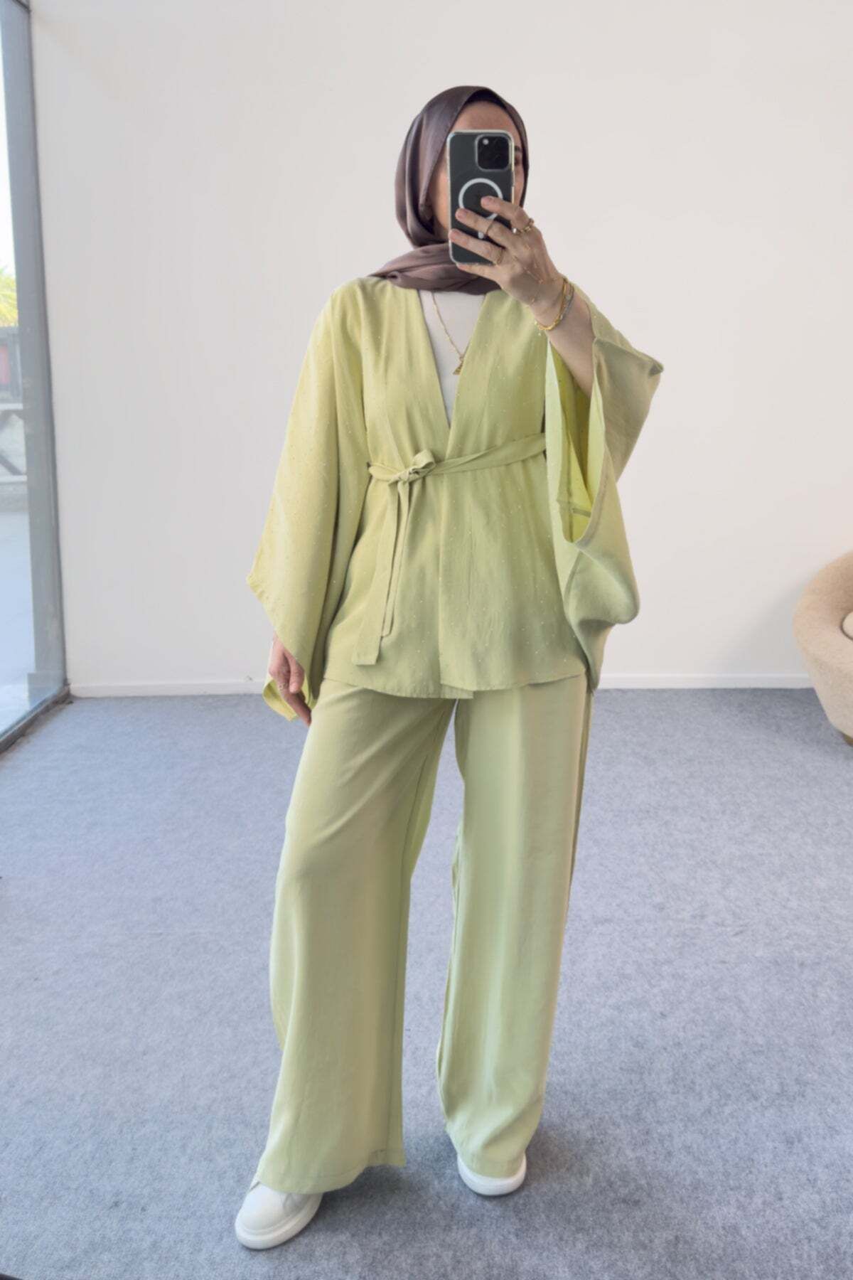 Hatun Atila Kimono Kesim Kuşaklı ve Taş Detaylı Takım 5212 - Yeşil