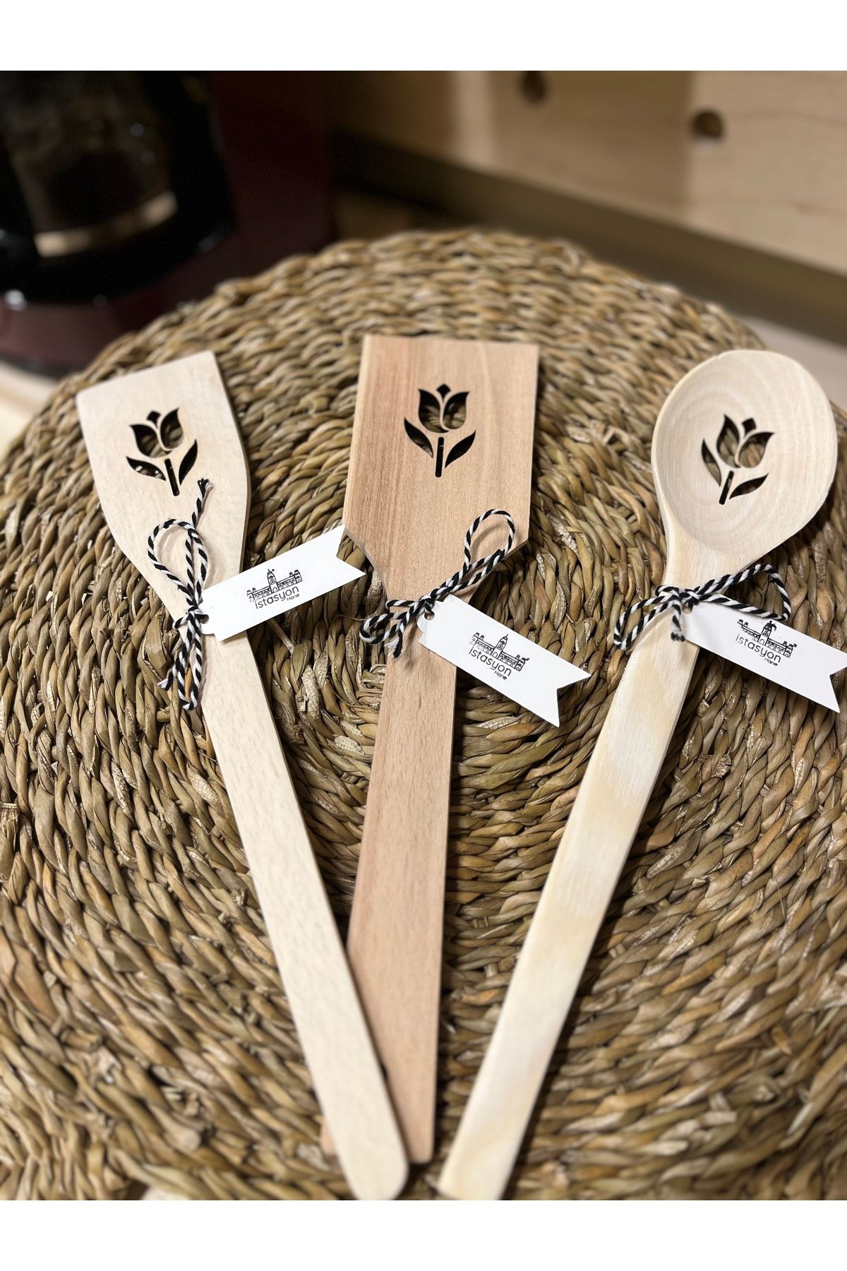 Ahşap Lale Figür Kesimli Ahşap Kaşık & Spatula Seti – Elif Harfi, Lale, Kalp, Kelebek Desenli