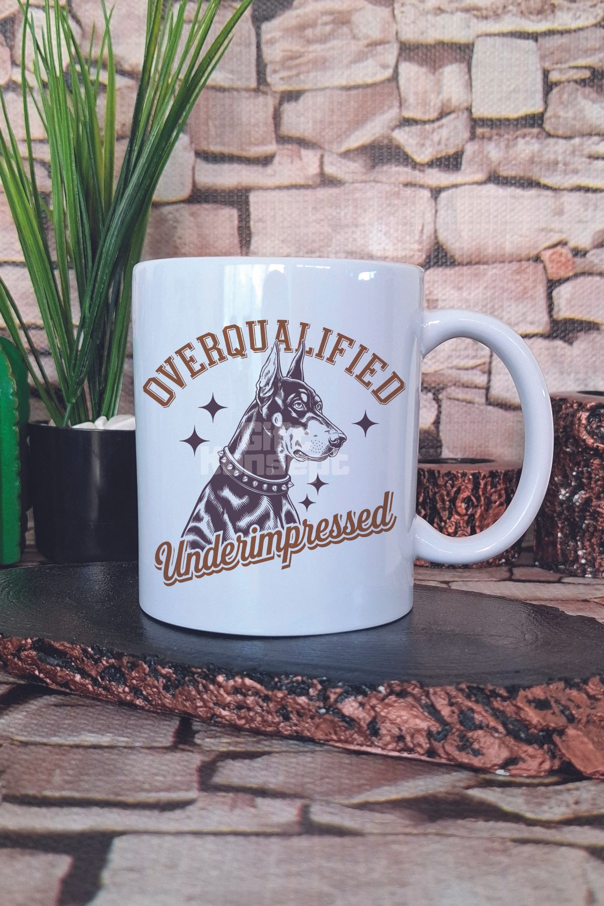 giftkonsept Overqualified Underimpressed Yazılı Komik Köpek Hediyelik Baskılı Çay Kahve Sunum Kupa Bardak