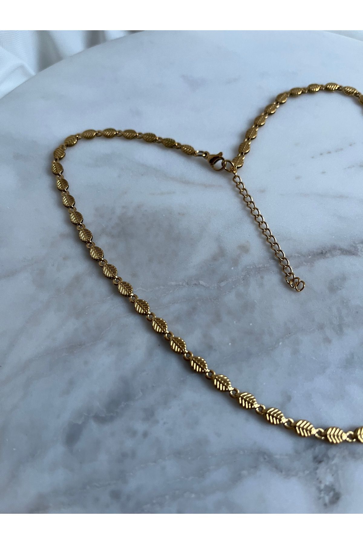 AKSESUARIM Gold Yaprak Detaylı Zarif Çelik Kolye