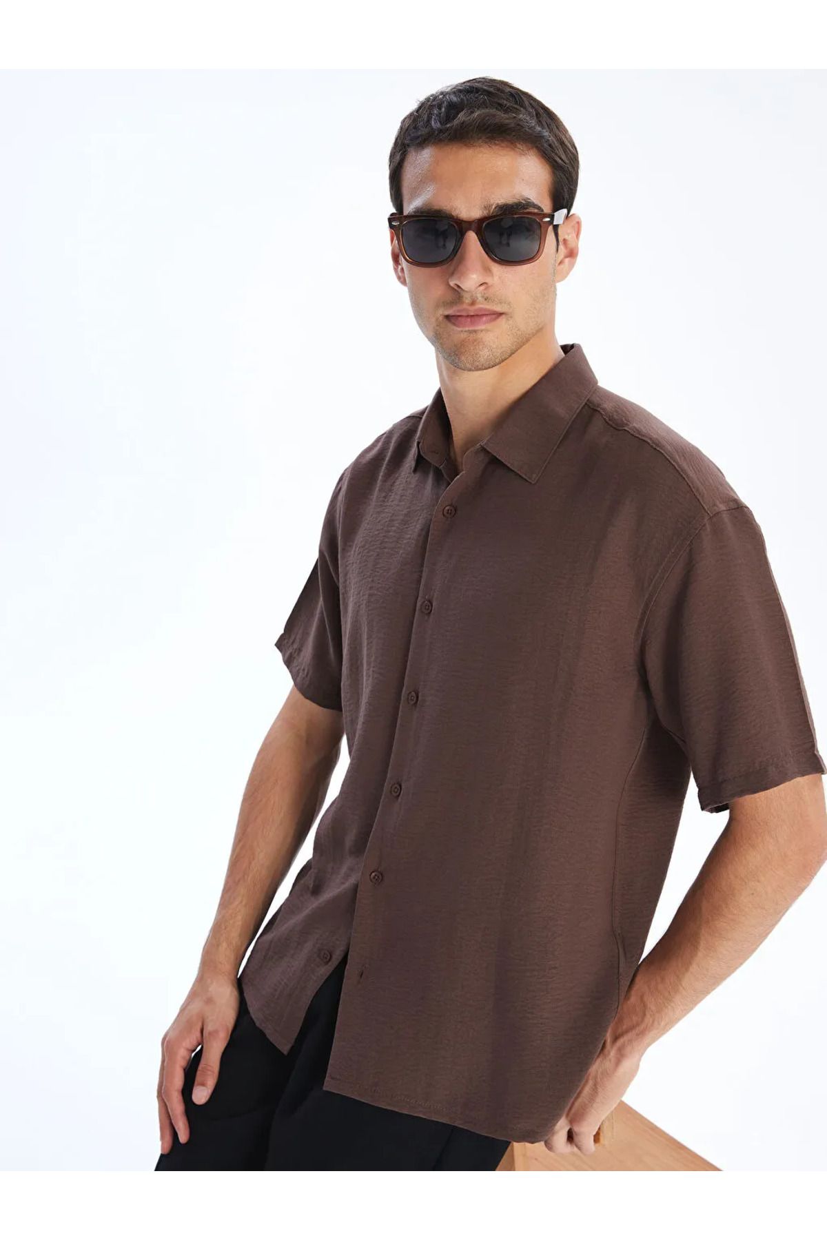 LC Waikiki LCW Vision Kahverengi Regular Fit Kısa Kollu Armürlü Erkek Gömlek