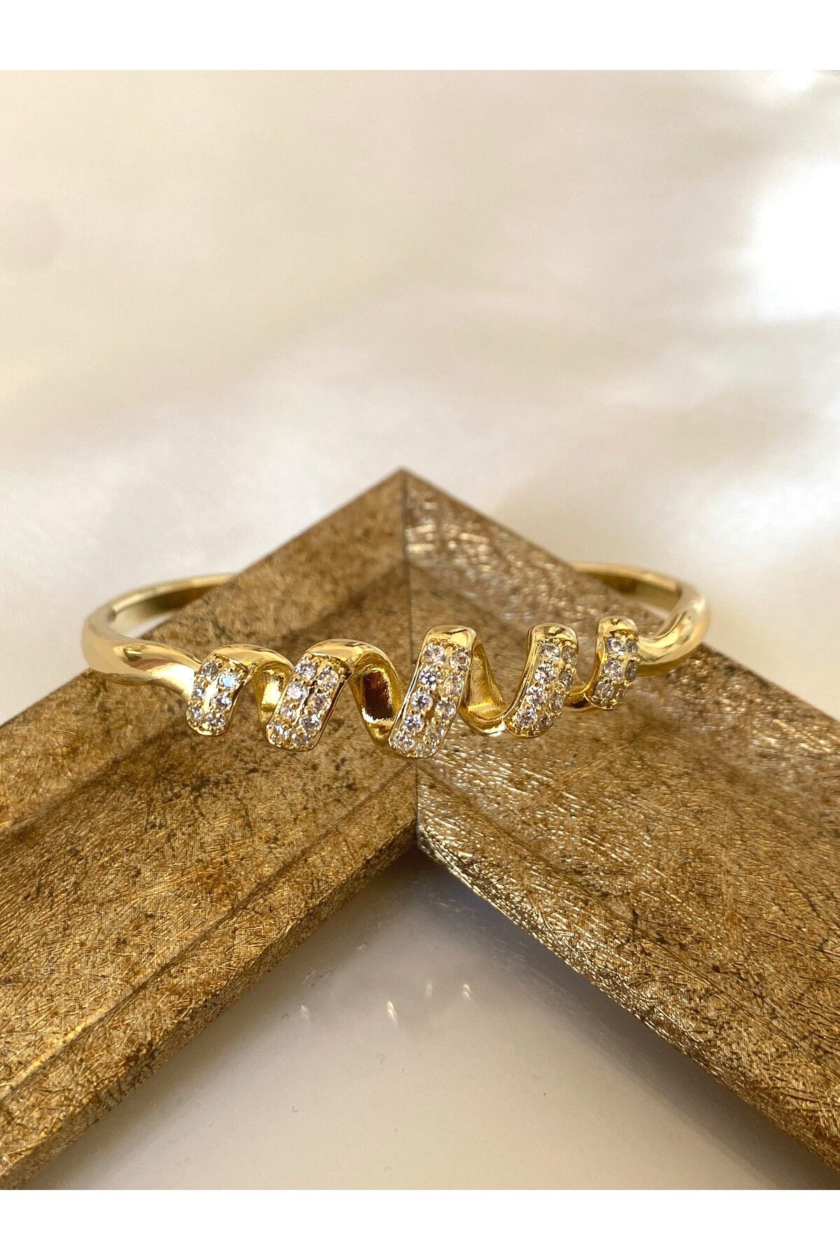 Asavia Xuping Jewelry 14 Ayar Altın Kaplama Zirkon Taşlı Burgu Kelepçe Bileklik