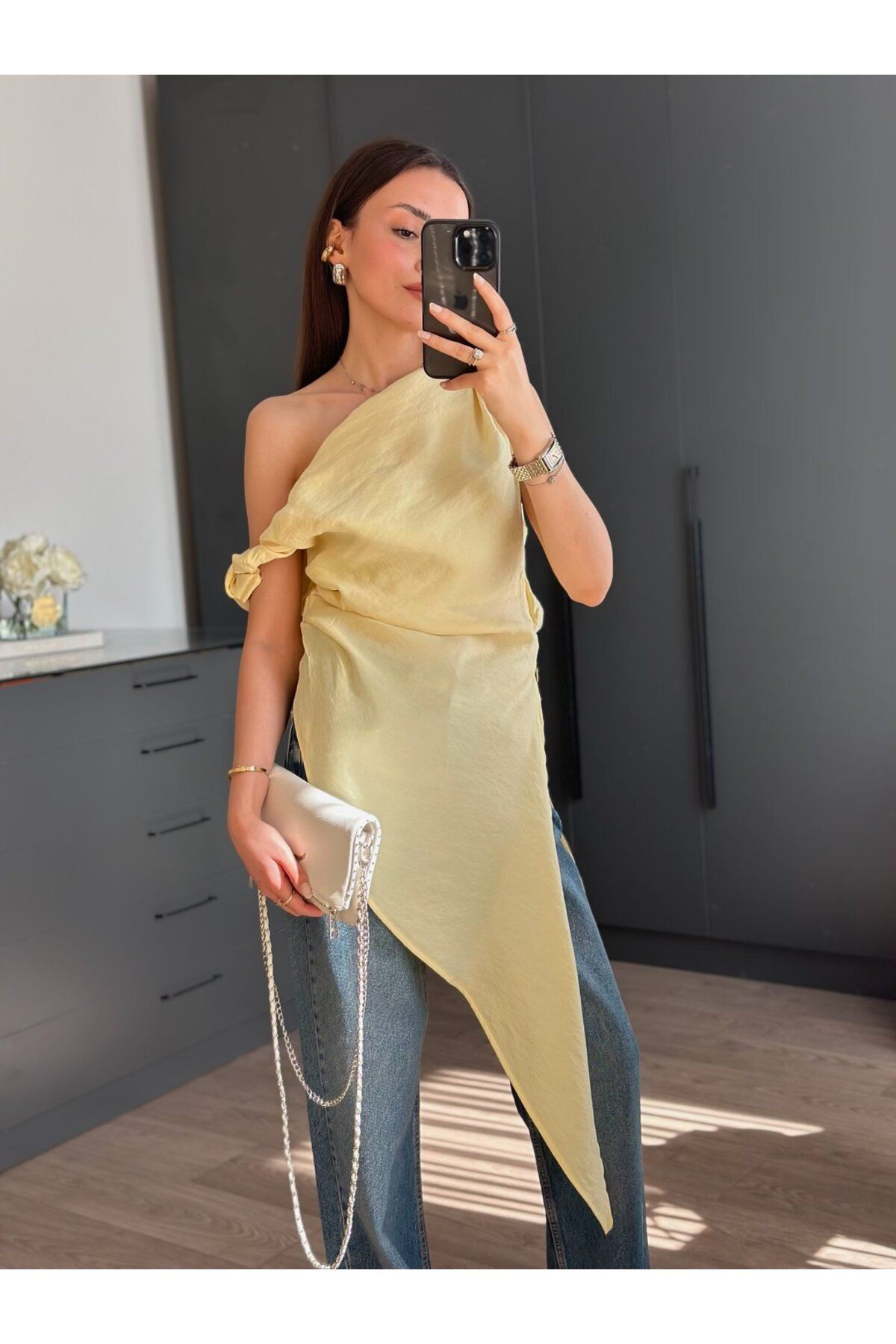 Tugen Co ASİMETRİK YAKA TASARIM SARI BLUZ