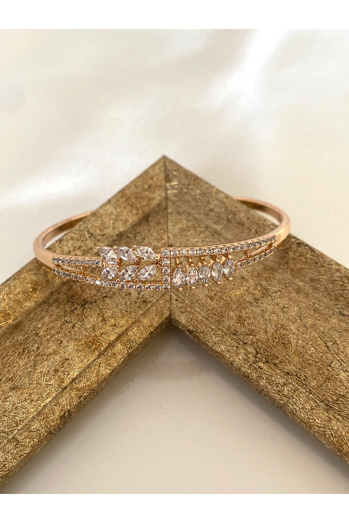 Asavia Xuping Jewelry 14 Ayar Altın Kaplama Rose Zirkon Taşlı Kelepçe Bileklik