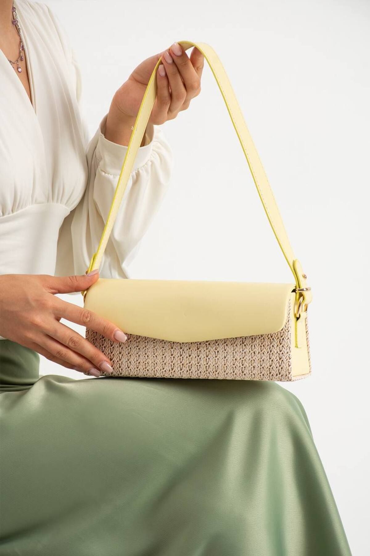 BK Bags & Accessories Hasır Detaylı Baget El Ve Omuz Çantası