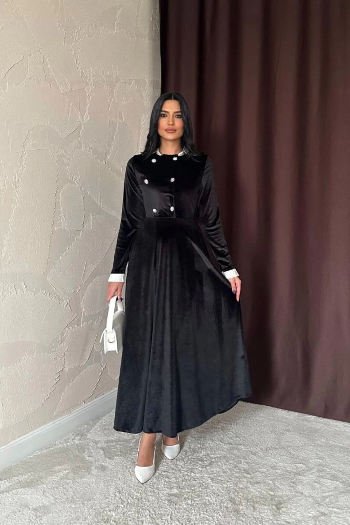 Omarı Siyah Yakası Taşlı Garnili Kadife Elbise