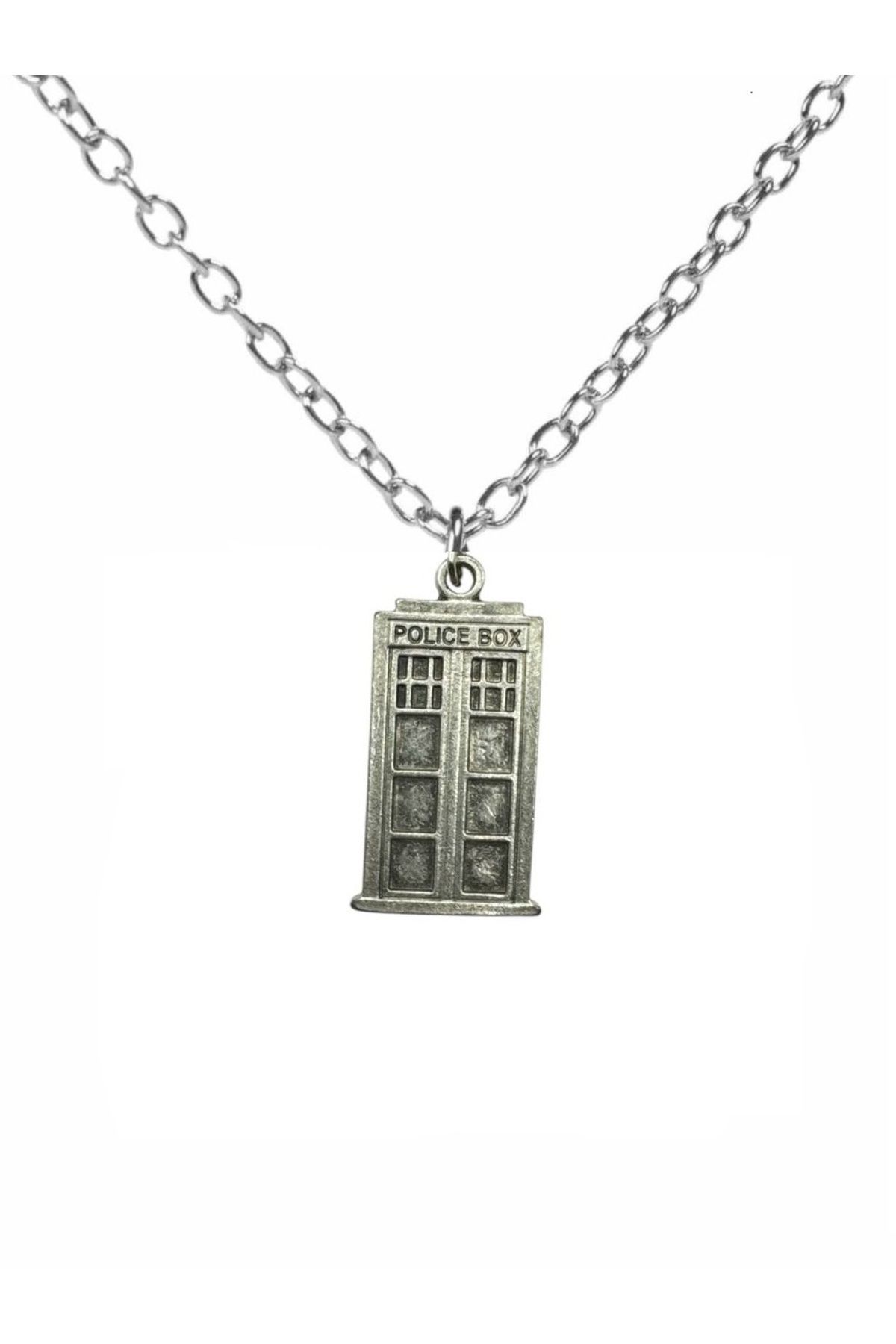 Herşey Nota Doctor Who TARDIS (Polis Kulübesi) Figürlü Unisex Kolye – Zaman Yolculuğunun Simgesi