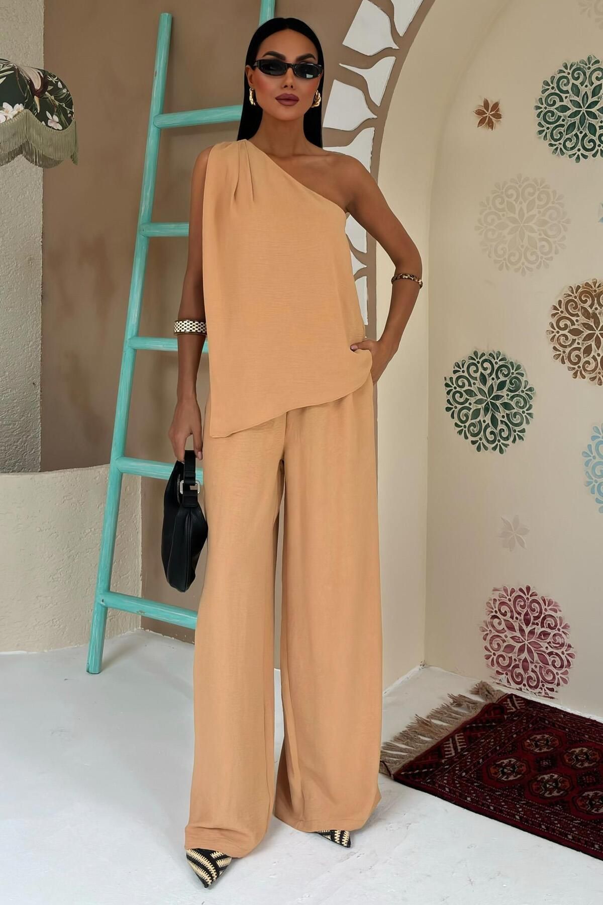 WeShaya Kadın Camel Ayrobin Tek Omuz Oversize Takım