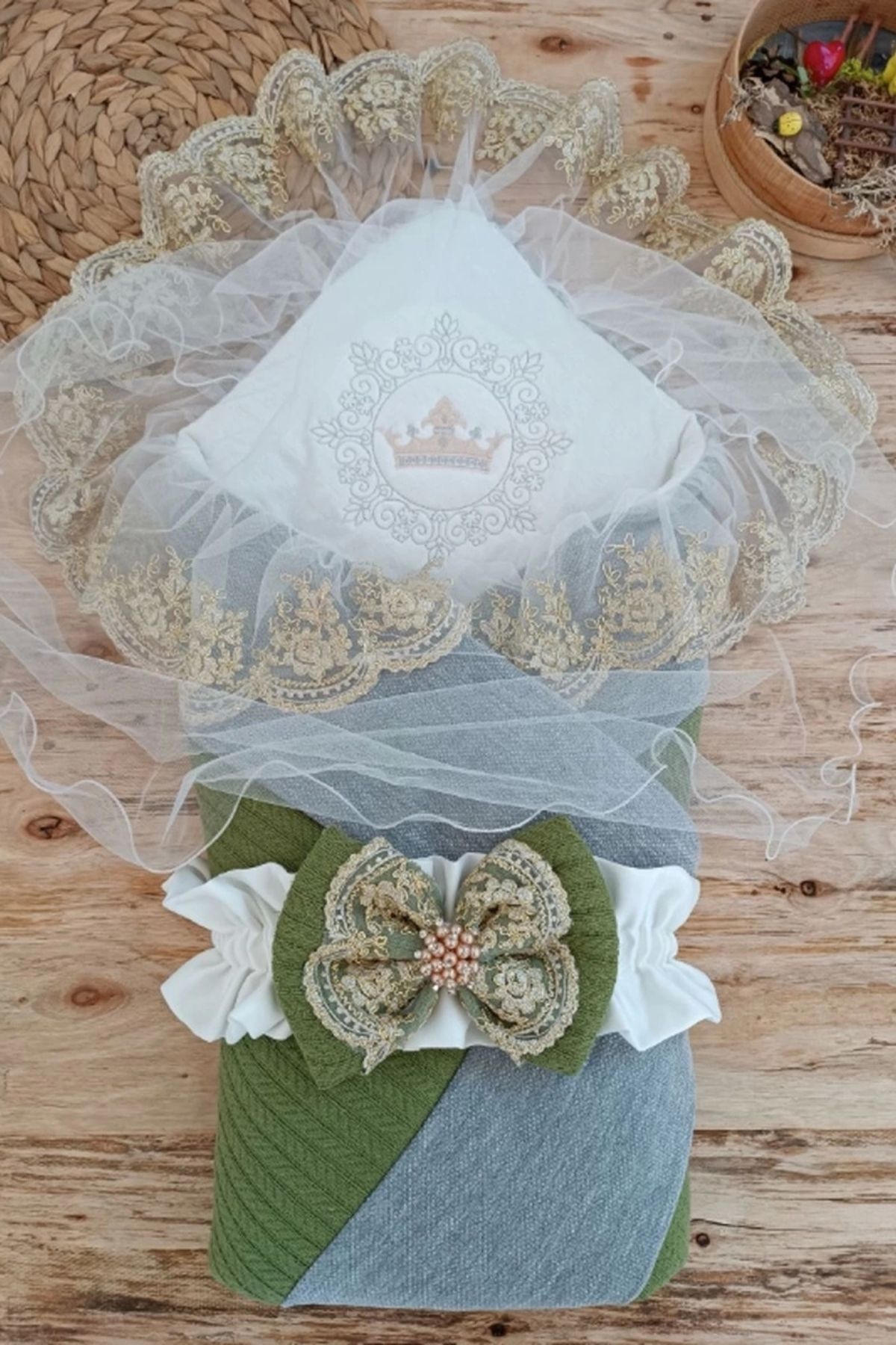 shopwave Yenidoğan Teri Cotton Taç Nakışlı Prizma Taş Kundak Bebek Battaniyesi