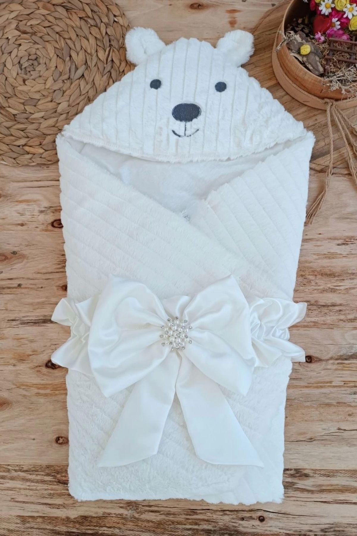 shopwave Yenidoğan Beyaz Wool Yün Kumaş Ayıcık Kulaklı Kundak Bebek Battaniyesi
