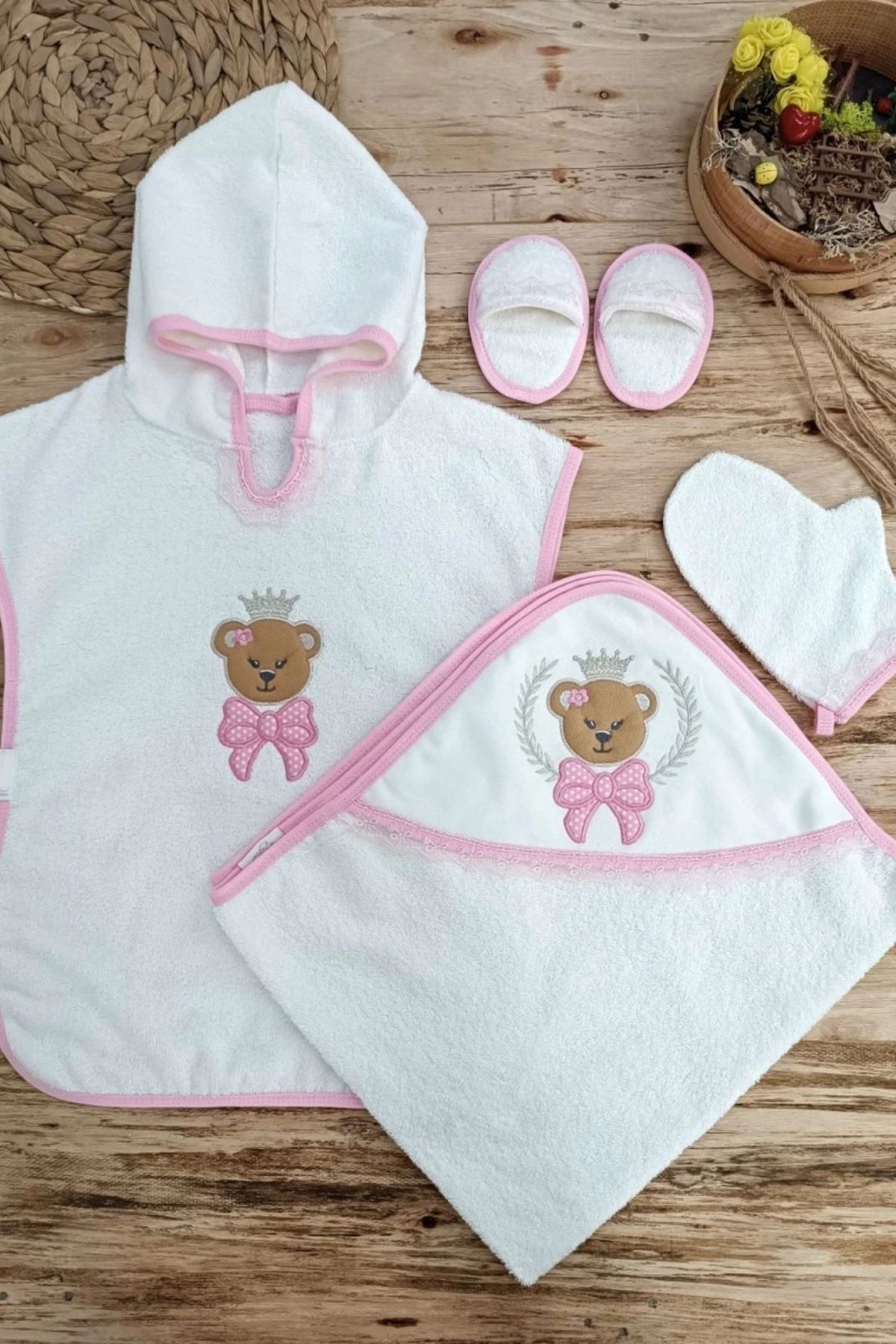 shopwave 0-1 Yaş Bear Nakışlı Pareolu 4lü Kız Bebek Havlu Silgi Takımı