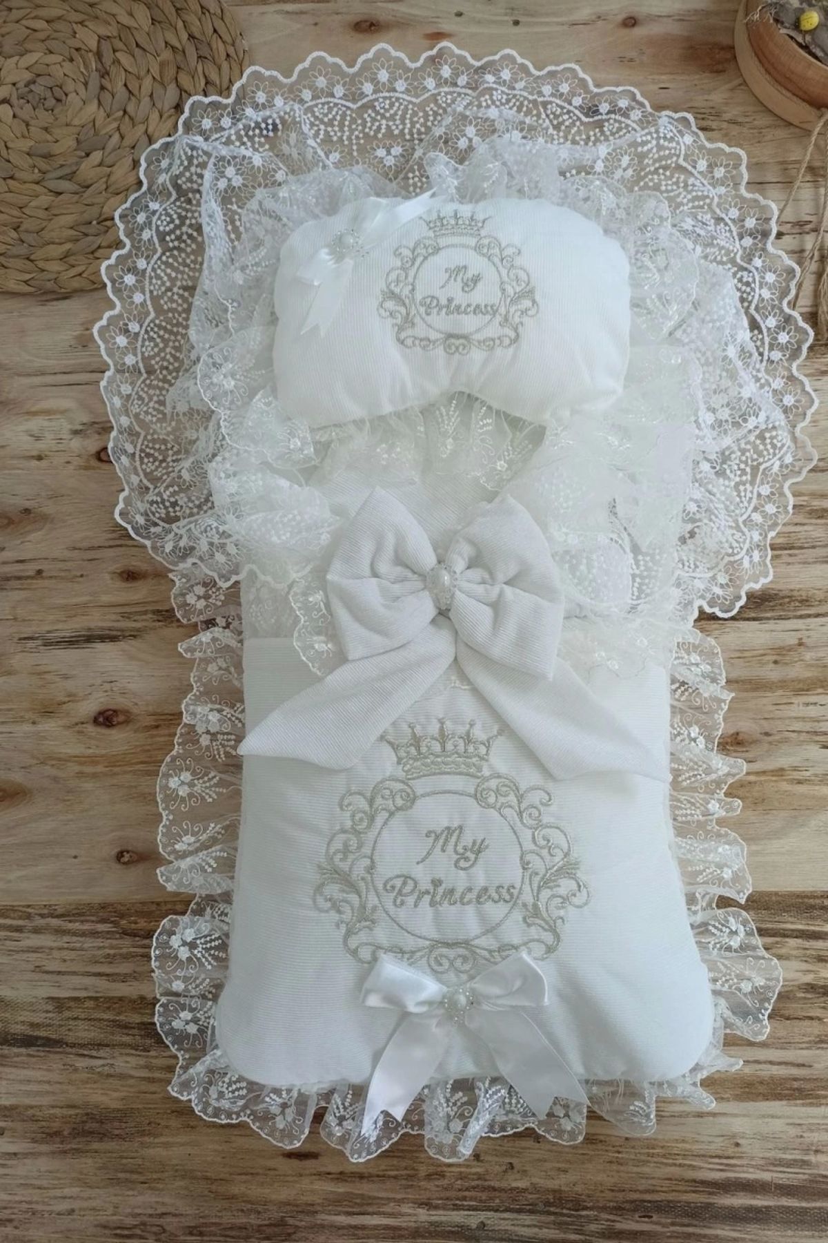 shopwave Yenidoğan Nil Taç Nakışlı Hayal Güpürlü Trilüks Kundak Bebek Battaniyesi 3lü Alt Açma Seti