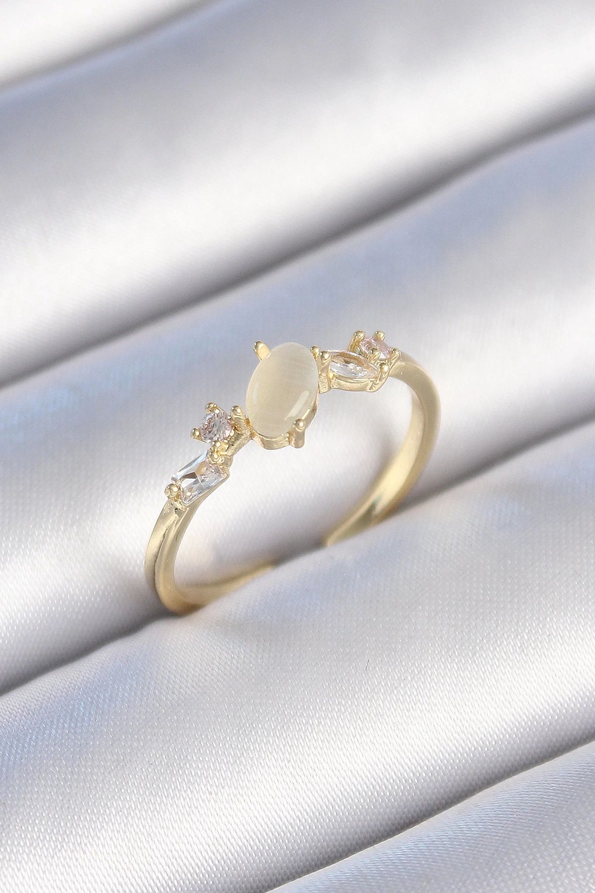 shopwave Pirinç Gold Renk Zirkon Taşlı Oval Beyaz Mineli Kadın Yüzük