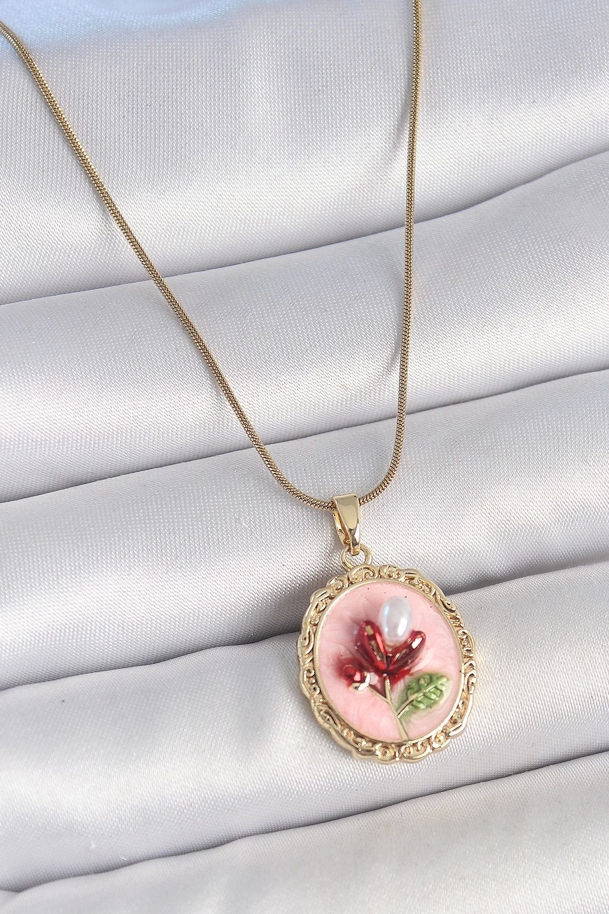 shopwave 316L Çelik Gold Renk Zincir Pembe Mineli İncili Çiçek İşlemeli Portre Model Kadın Kolye