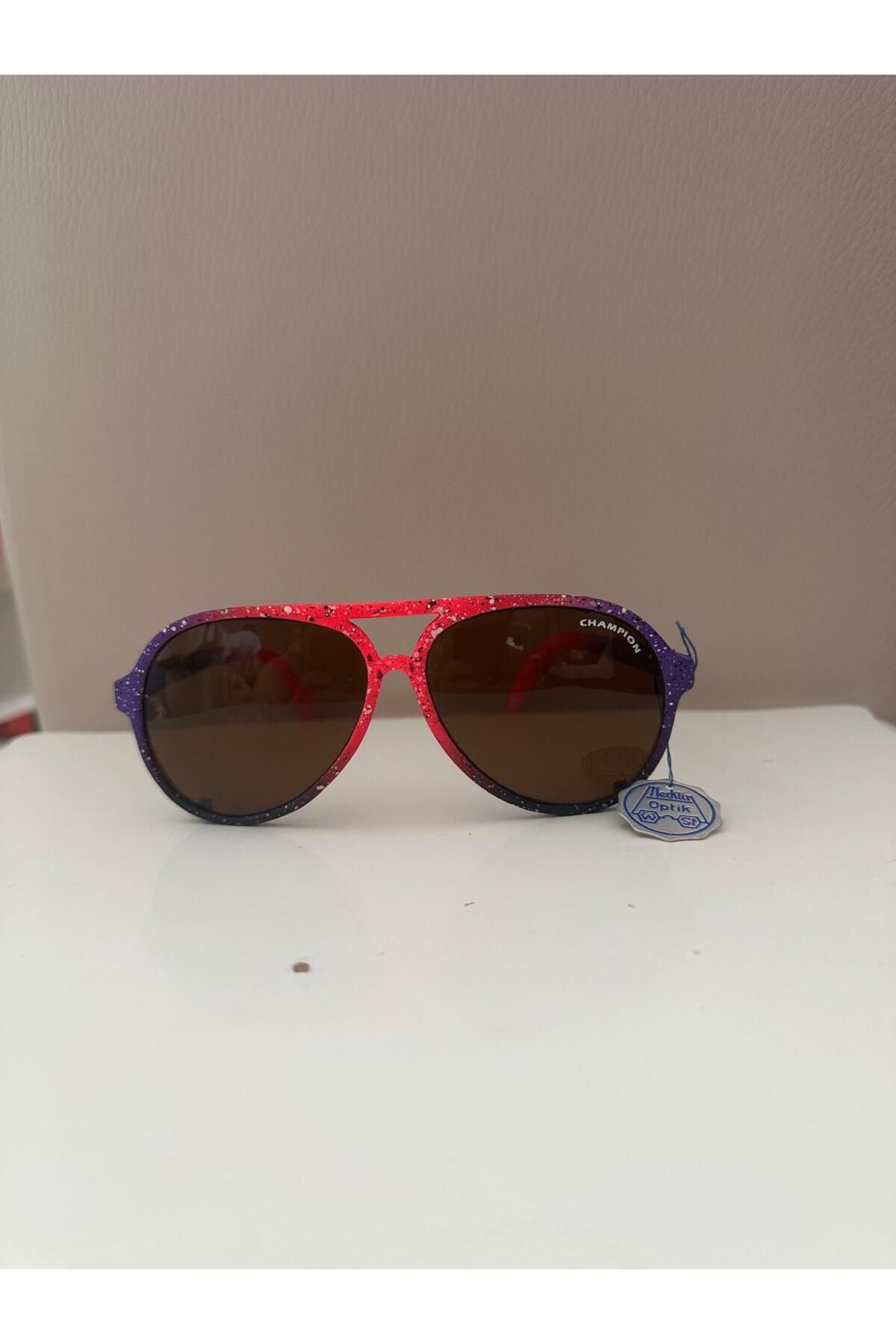 Cherry "Vintage Tarzı Güneş Gözlükleri: Retro Şıklığın Zamansız Tarzı