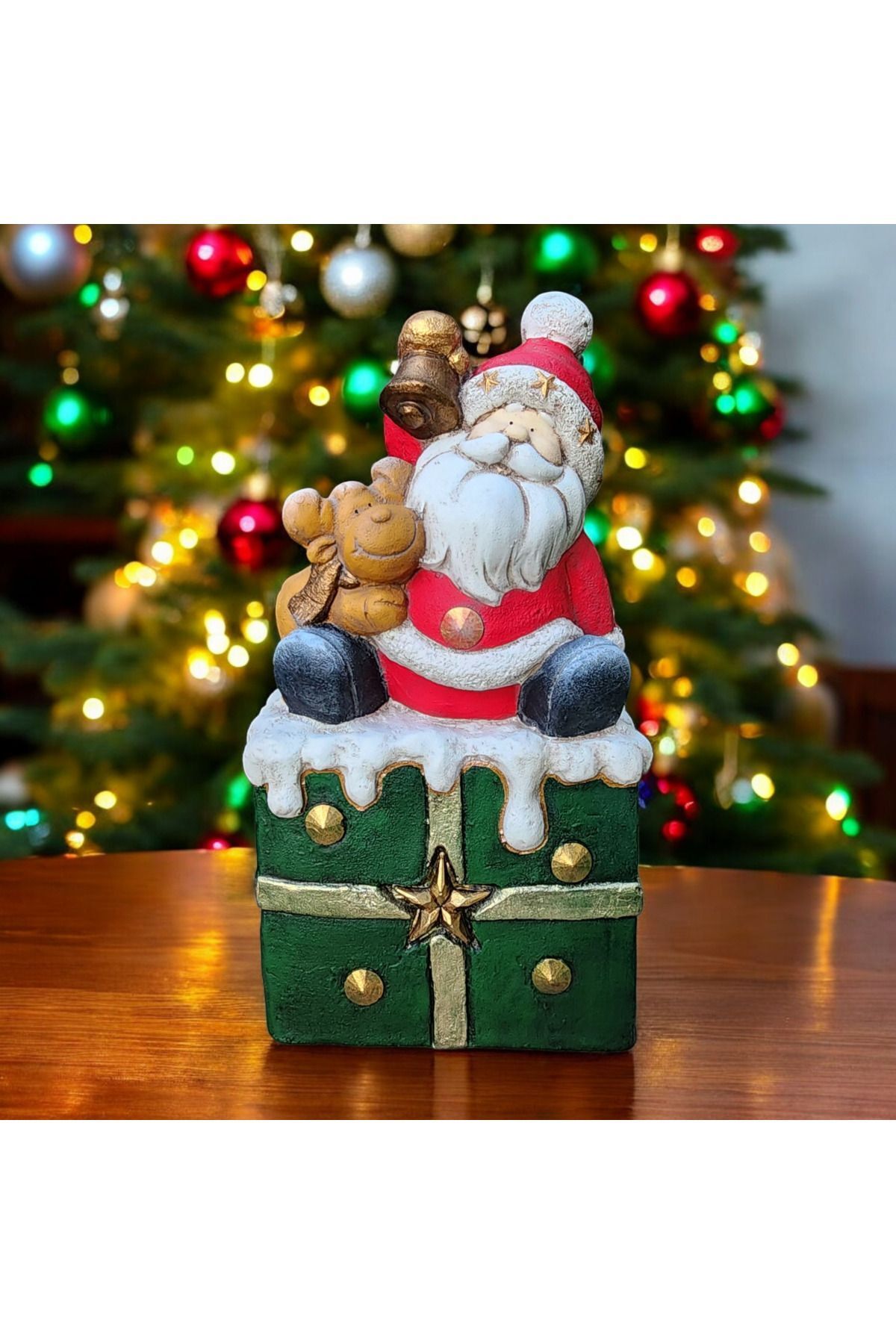 Elioure Yılbaşı Hediye Kutusu Üstünde Noel Baba