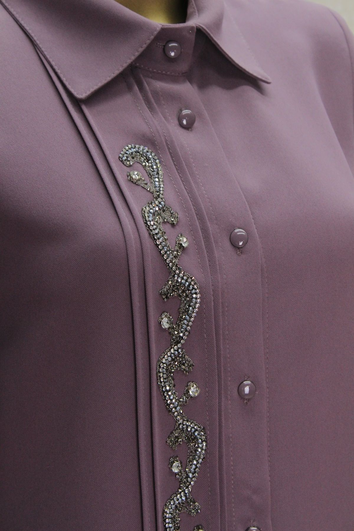MODA NERVÜR 7001 ÖNÜ TAŞ İŞLEMELİ ÇIMALI DÜĞMELİ GÖMLEK YAKA TUNİK QYS TUNİK 7001 #23-03#