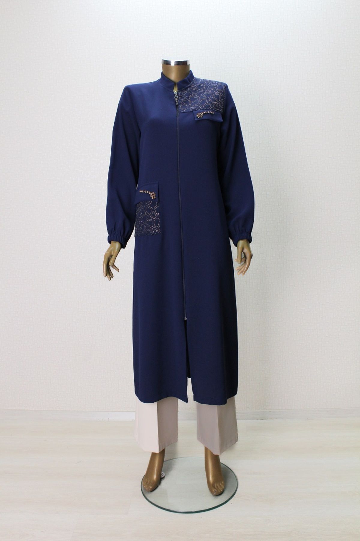 MODA NERVÜR 5006 ÖNÜ FERMUARLI OMZU VE CEBİ TAŞ DETAYLI KOL UCU LASTİKLİ HAKİM YAKA KAP QYS KAP 5006 #G23-04#