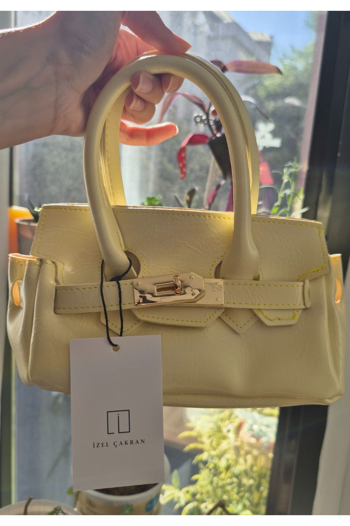 İzel Çakran Kilit Detaylı Tereyağı Sarısı Butter Yellow Mini El & Omuz Çantası