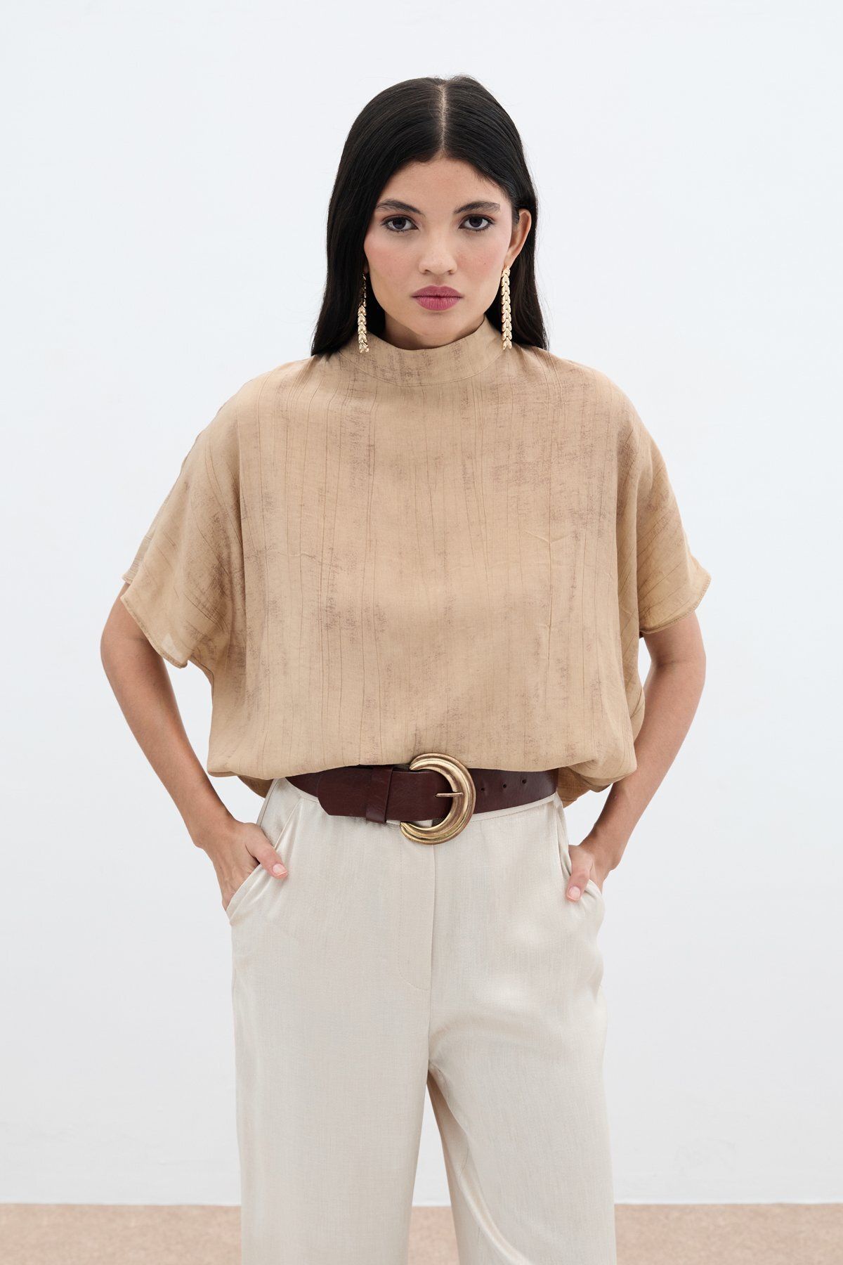 Sateen-Patterned Loose Blouse - Camel 5