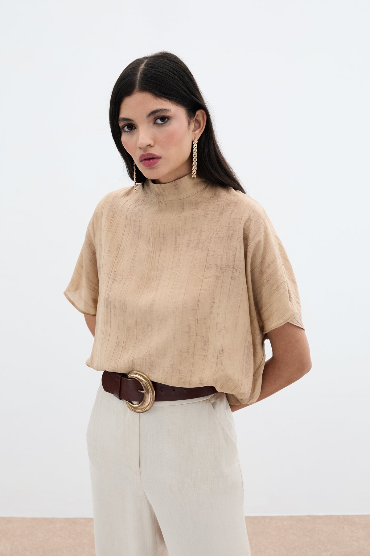 Sateen-Patterned Loose Blouse - Camel 4