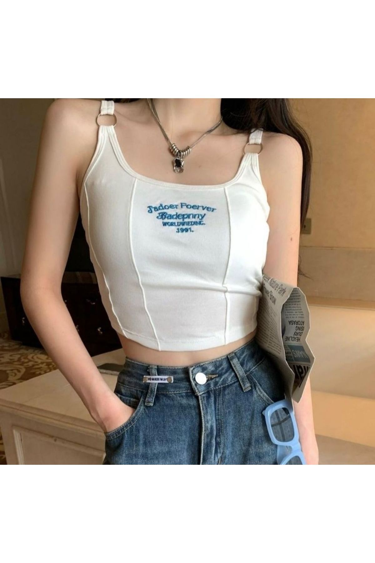 Asya Beyaz Fitted Vücuda Oturan Havuz Yaka Esnek Örme Askılı Bluz