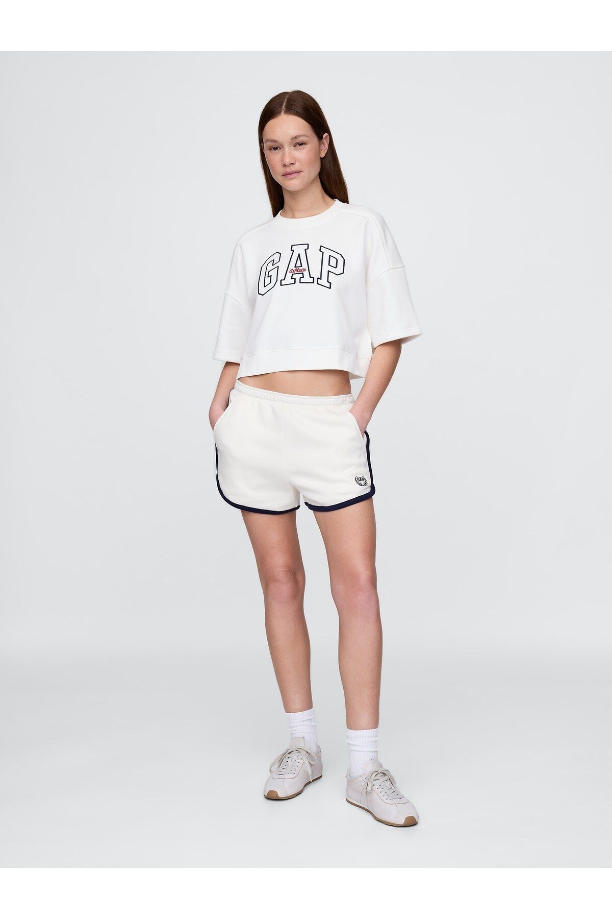GAP Kadın Beyaz VintageSoft Gap Logo Yunus Sweat Şortları