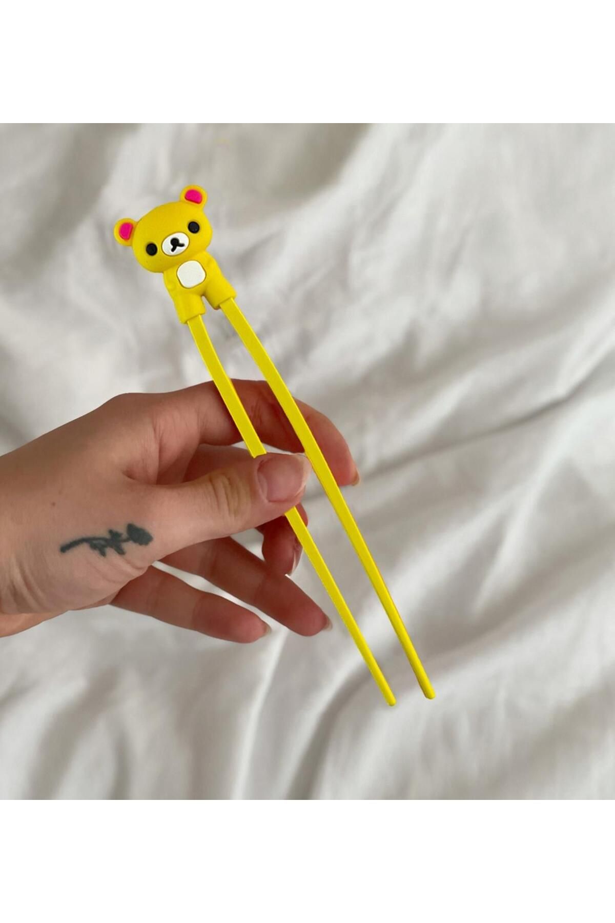 Patladı Gitti Sarı Renkli Chopstick Ve Chopstick Öğrenme Aparatı Beyaz