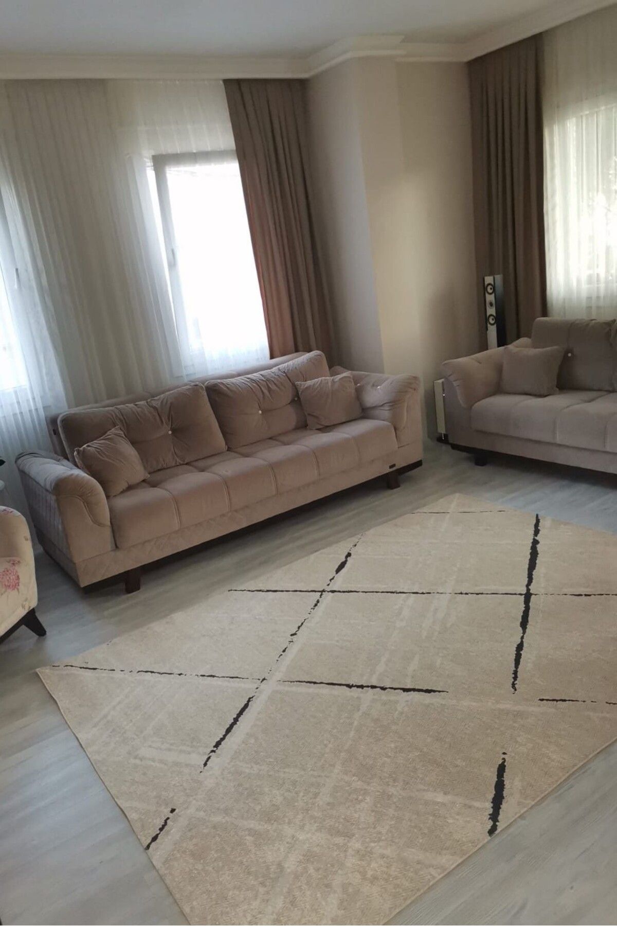 CENTER AVM Bej Halı Salon Halısı Makinede Yıkanabilir Kaymaz Taban Halı