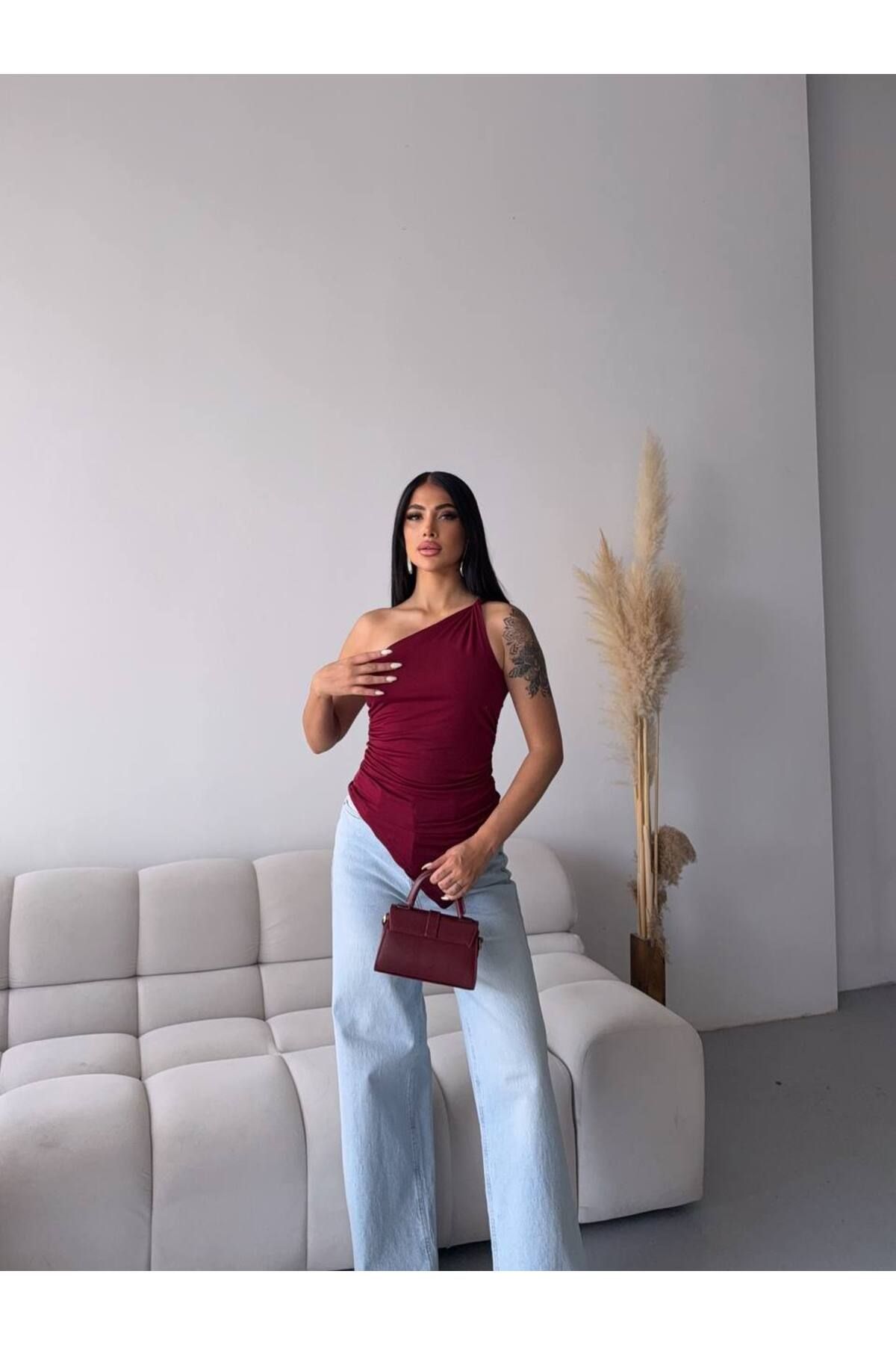 trendhazan A KALİTE SIRT DEKOLTELİ YANDAN DRAPELİ SIFIR KOL ASİMETRİK KESİM SANDY KUMAŞ BLUZ
