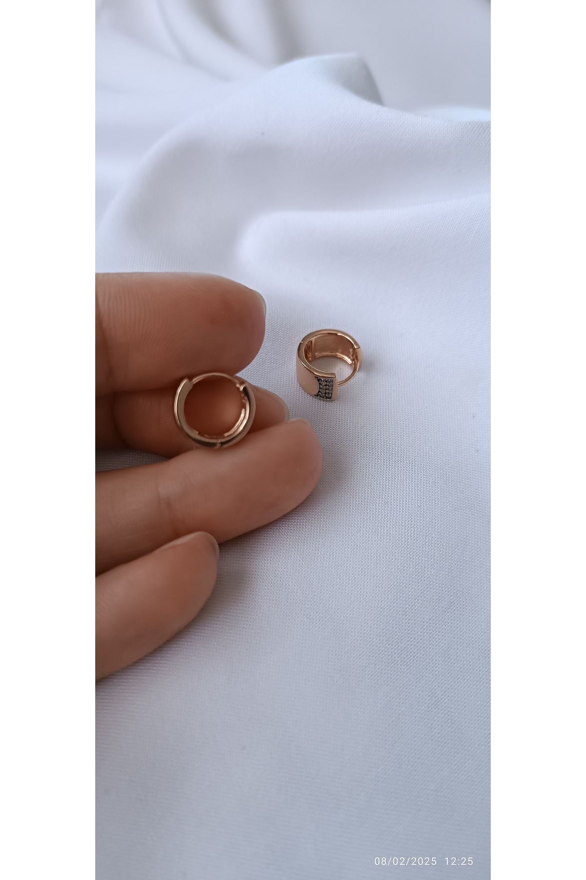 ARİ TAKI Mini taşlı rose çelik küpe