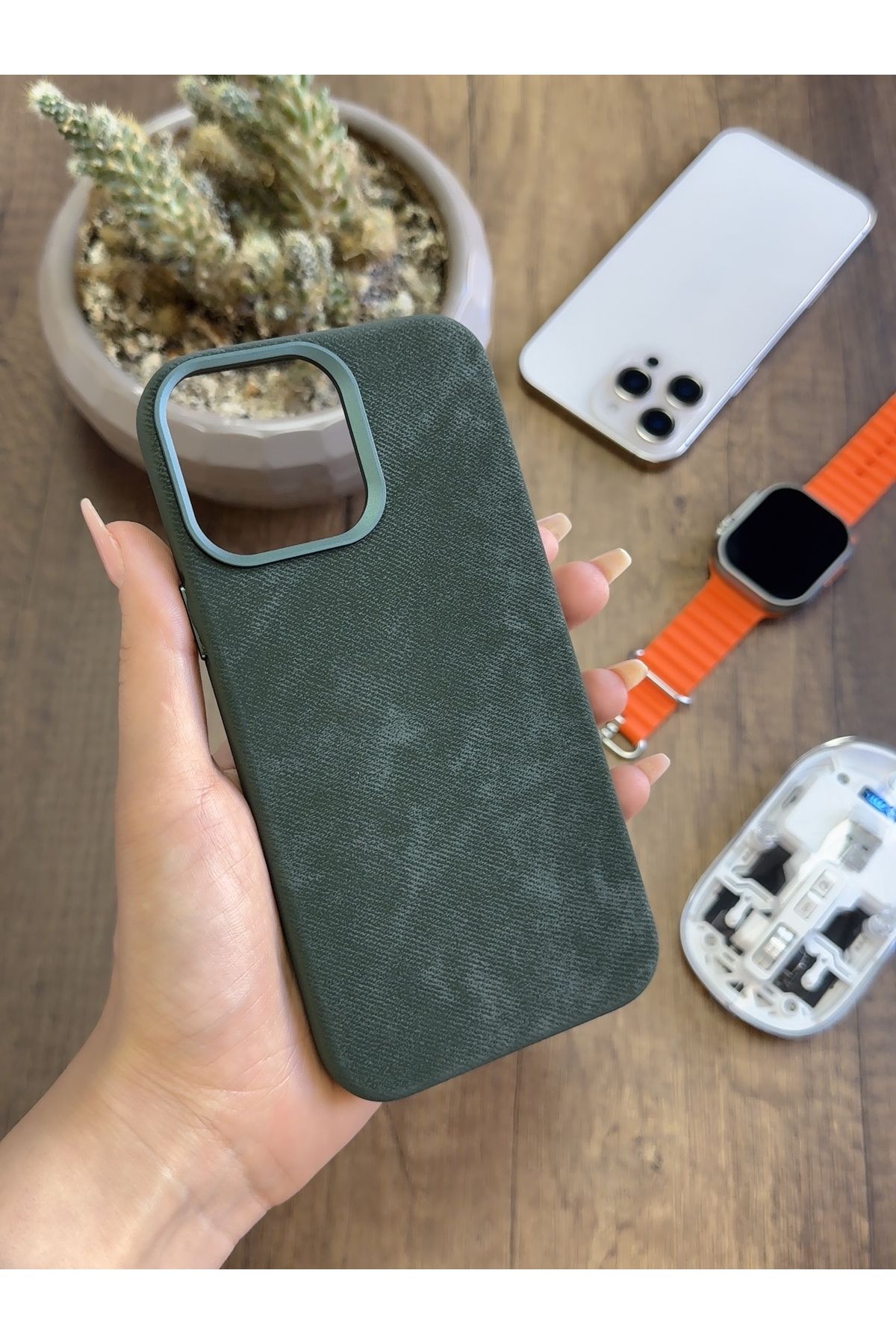 MTL iPhone 13 Pro Max Uyumlu Kadife Yüzeyli MagSafe Uyumlu Premium Kılıf SooCase691