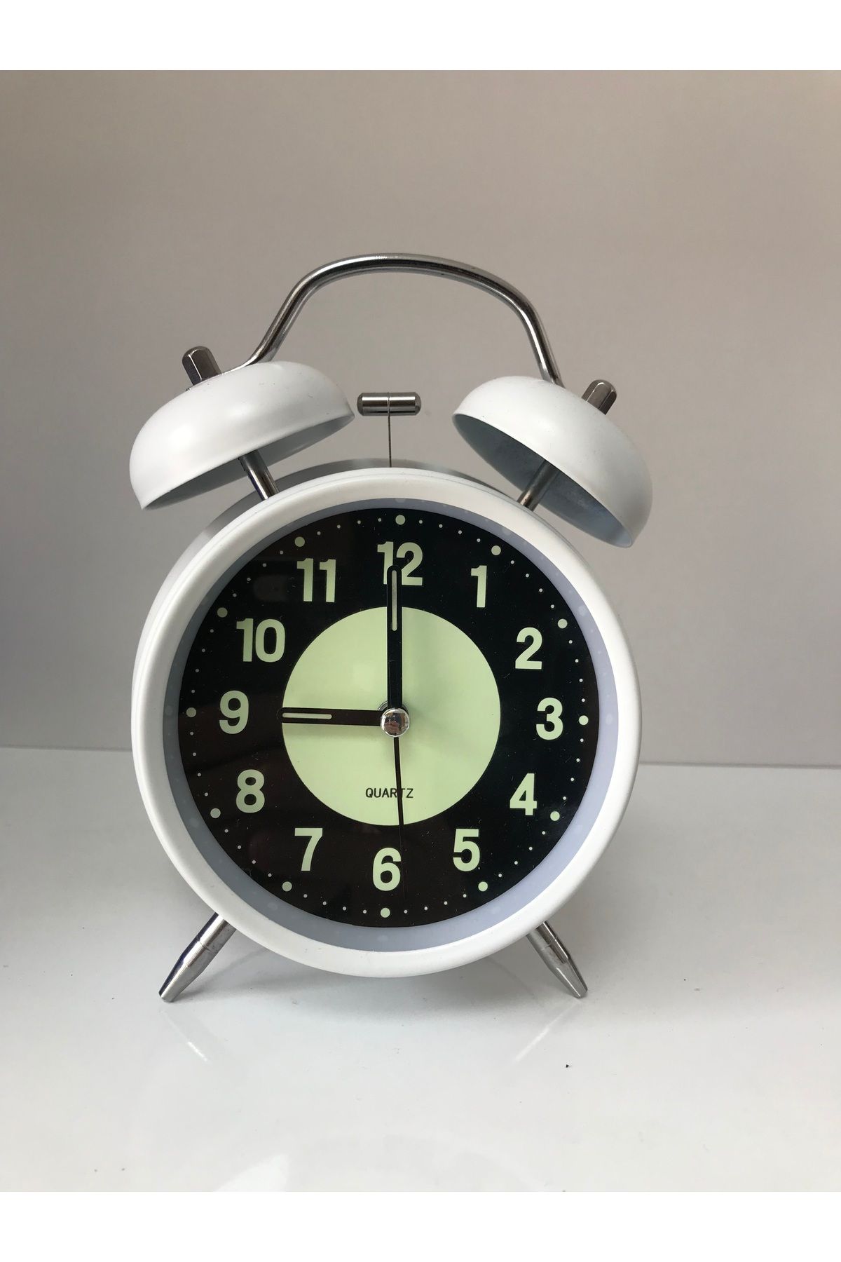 NOSTALJİM NOSTALJİK GÖRÜNÜMLÜ ALARM KURMALI PİLLİ METAL ÇALAR SAAT