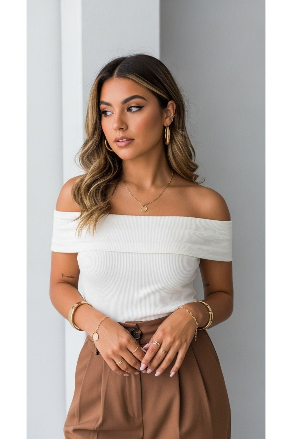 Butikdolabın Kadın Madonna Yaka Crop Bluz