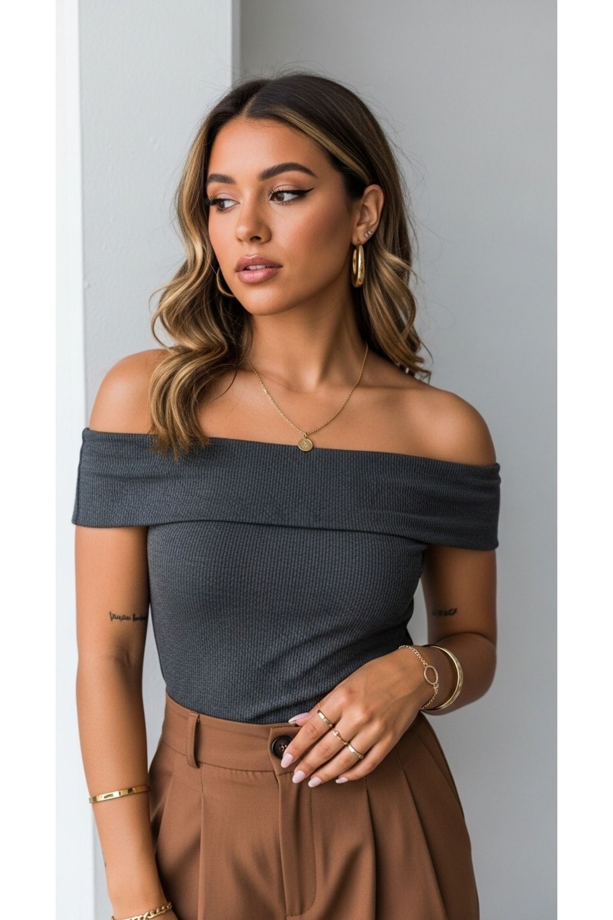 Butikdolabın Kadın Madonna Yaka Crop Bluz